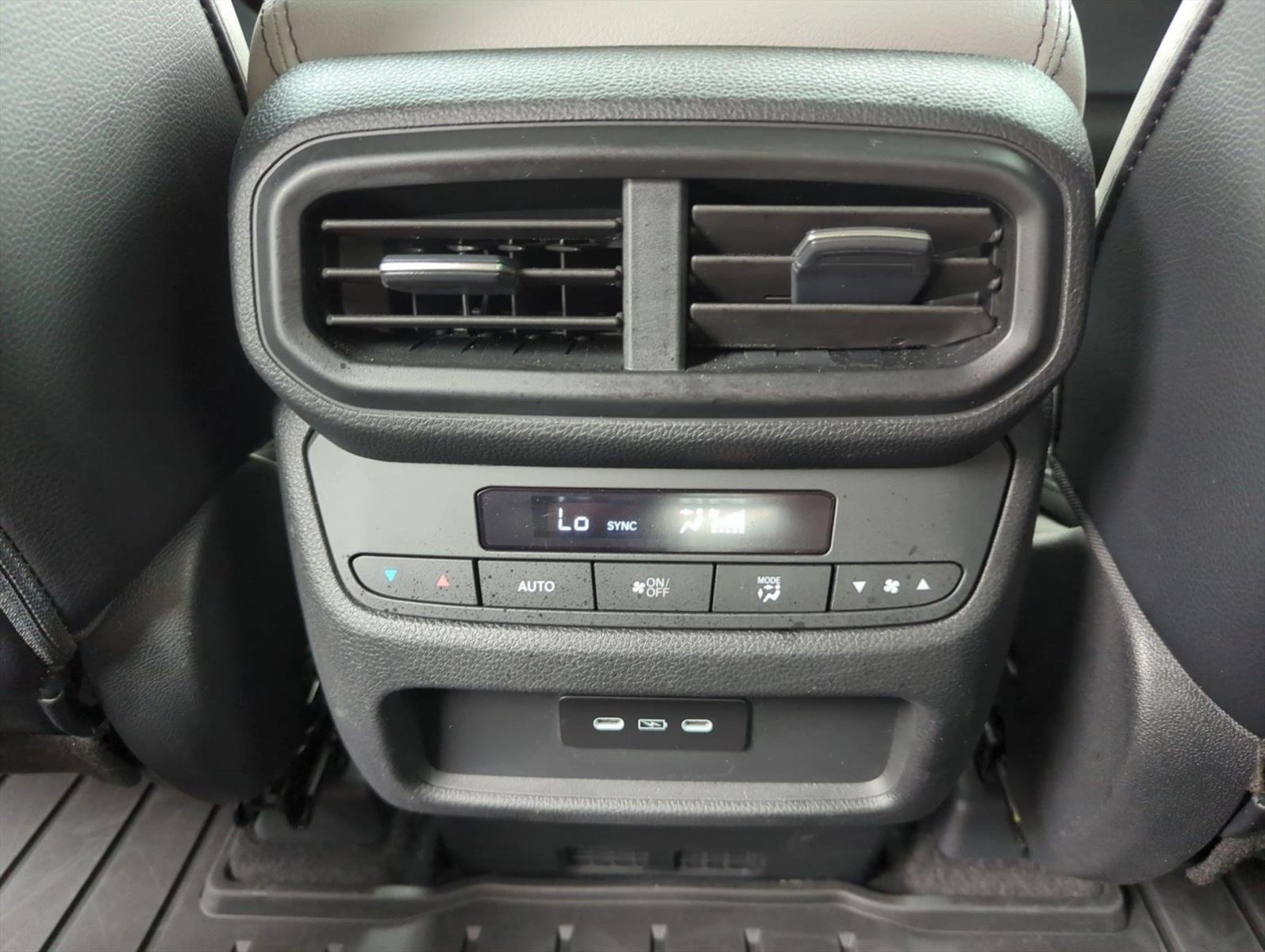 2024 Honda Pilot EX-L - Photo 16