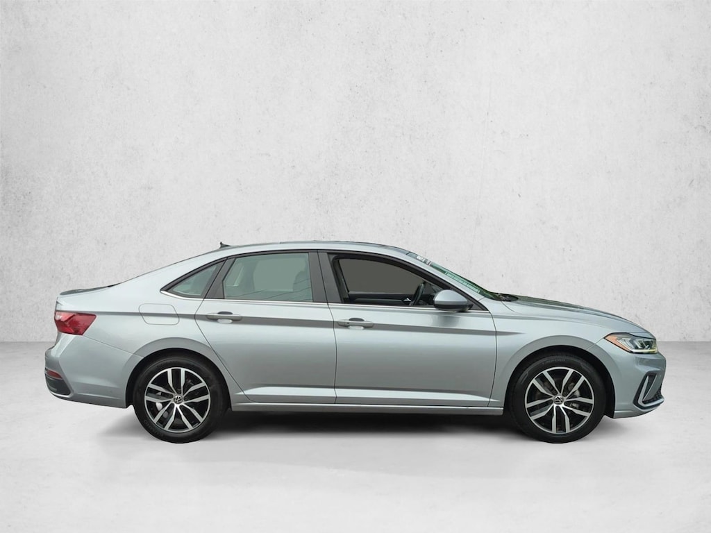 Used 2025 Volkswagen Jetta 1.5T SE Sedan