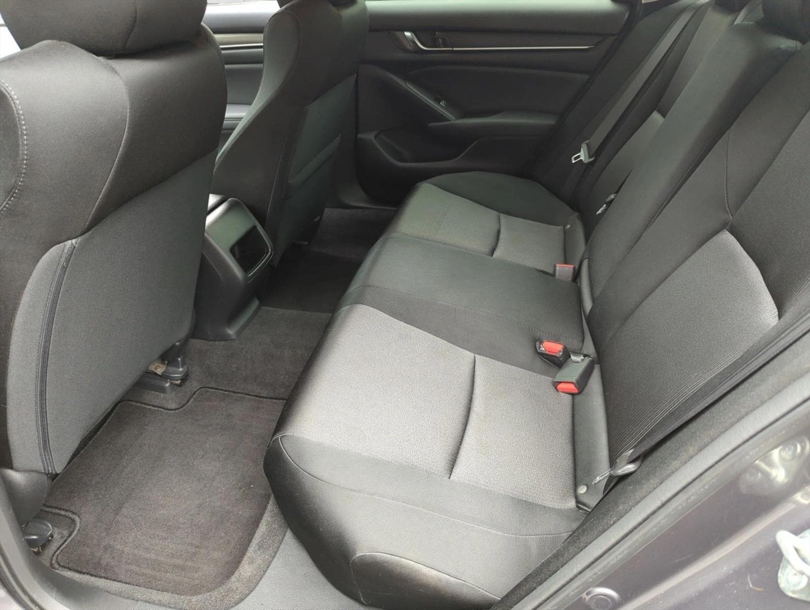 2018 Honda Accord LX - Photo 17