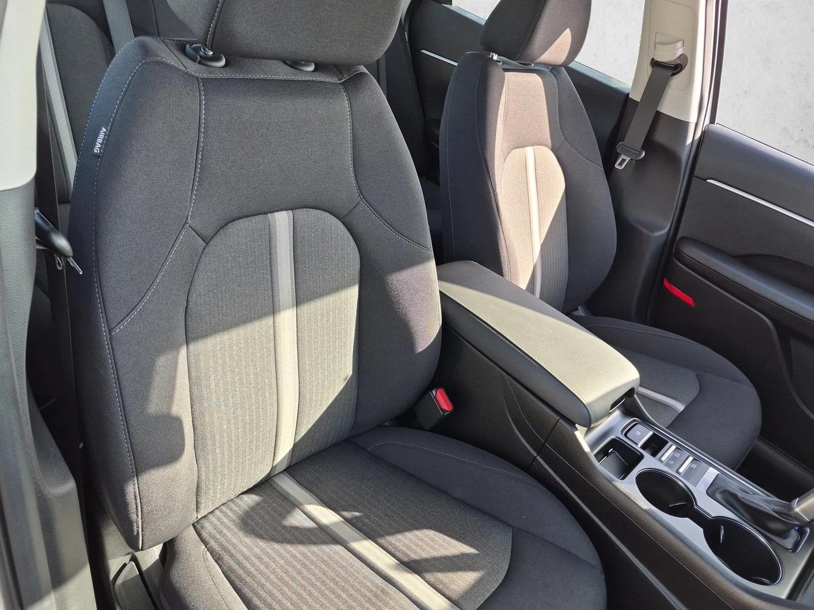 2025 Hyundai Sonata SE - Photo 18