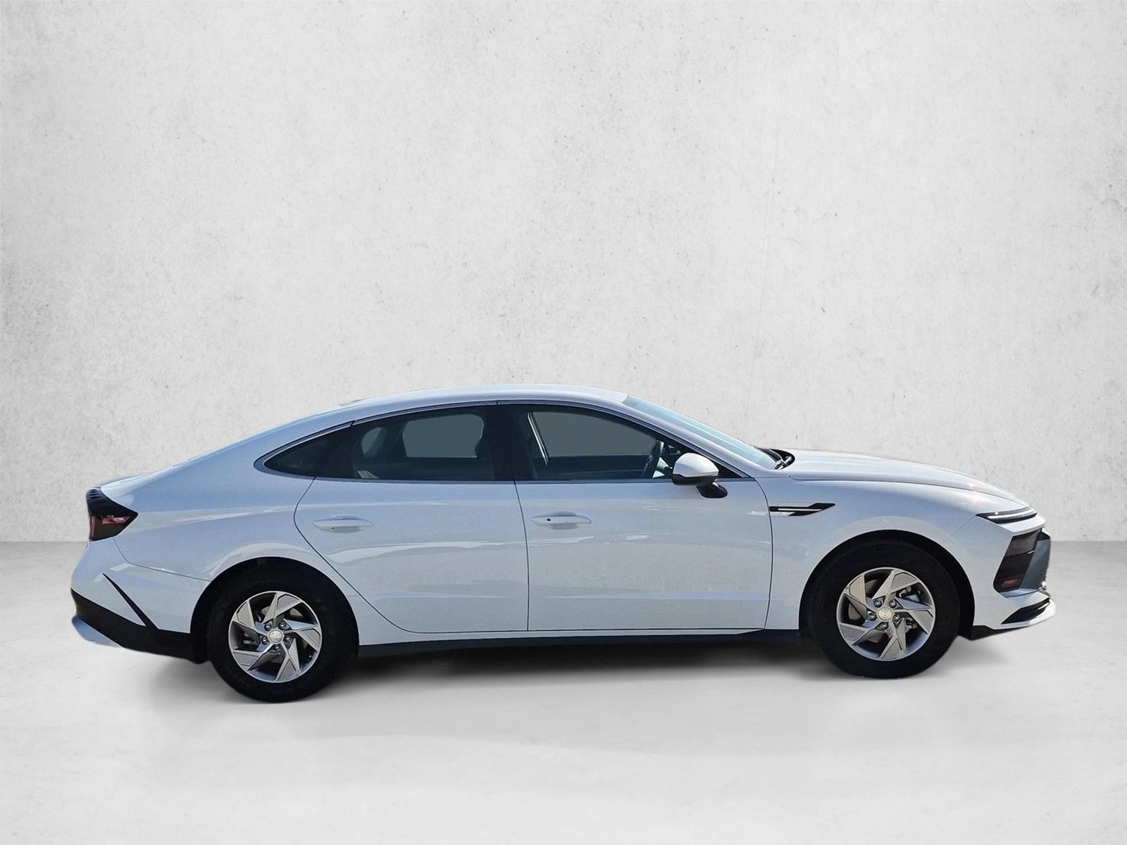 2025 Hyundai Sonata SE - Photo 4
