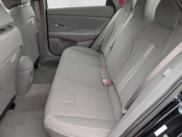 2025 Hyundai Elantra Blue - Photo 14
