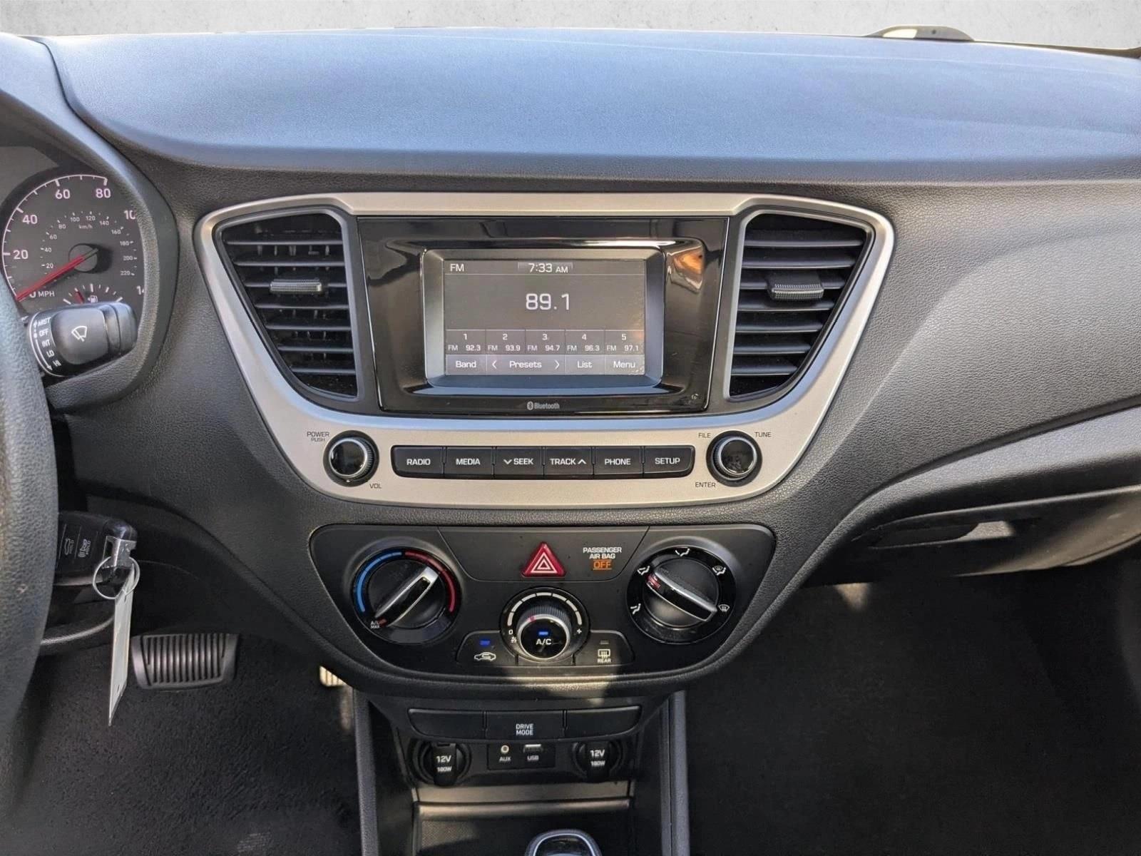 2020 Hyundai Accent SE - Photo 12