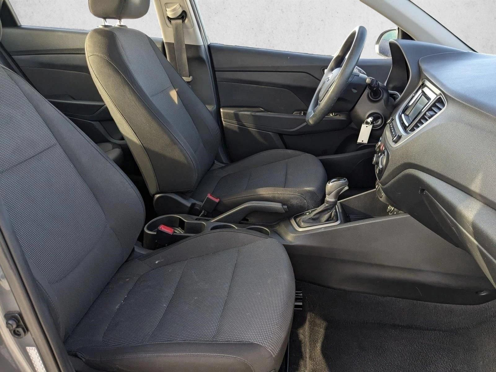 2020 Hyundai Accent SE - Photo 17