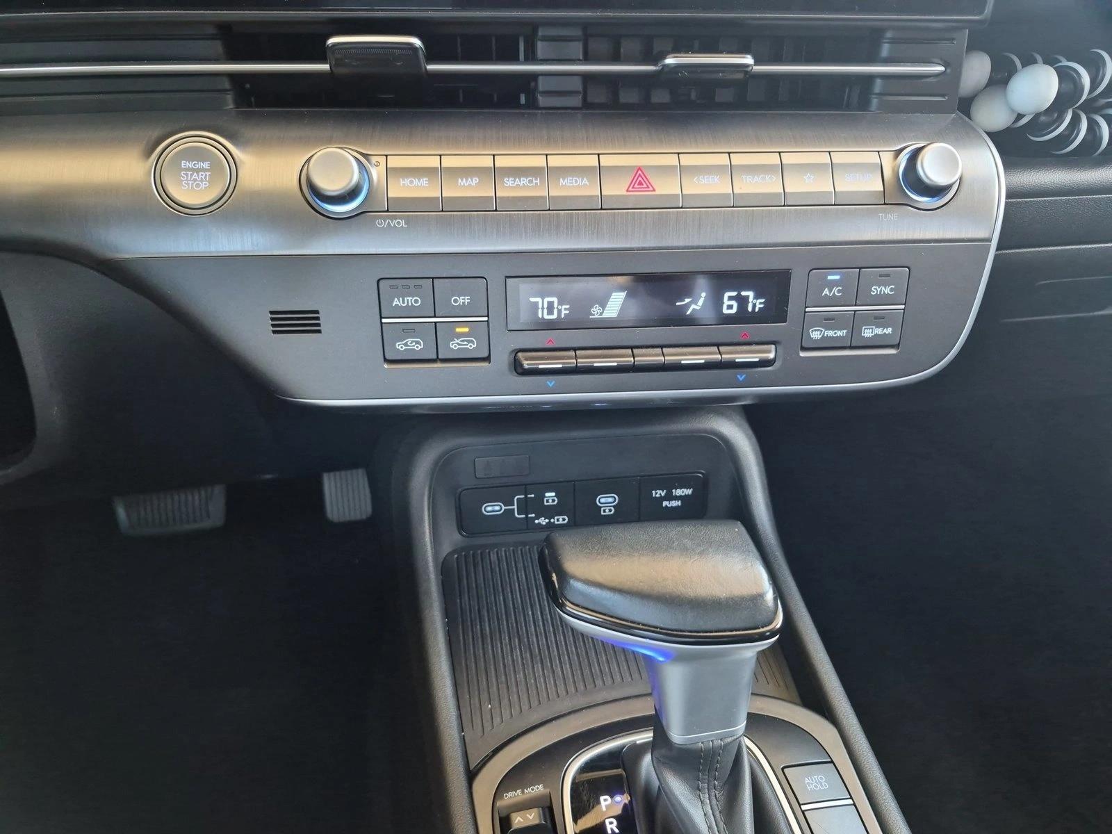 2025 Hyundai Kona SEL - Photo 14