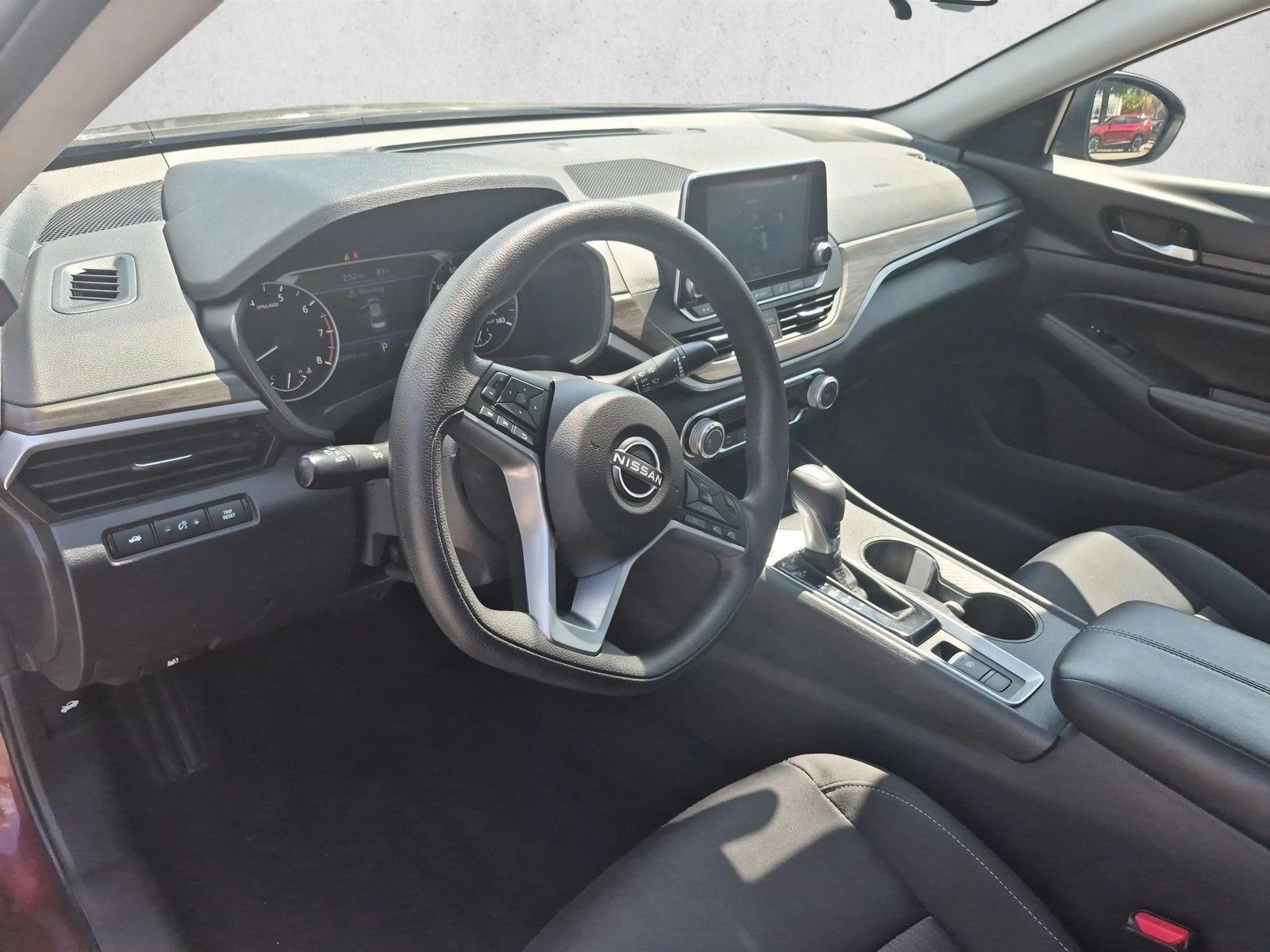2025 Nissan Altima SV - Photo 10