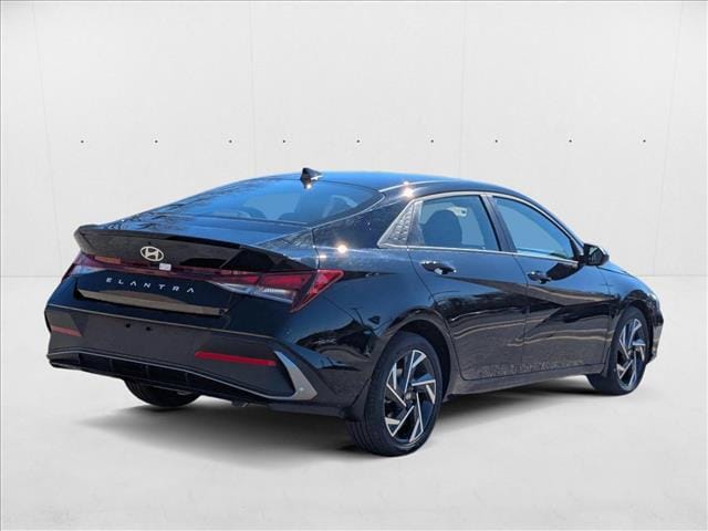2025 Hyundai Elantra SEL - Photo 2