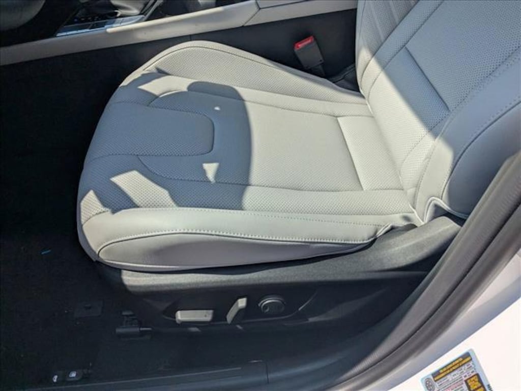 New 2025 Hyundai Elantra Hybrid Limited Sedan
