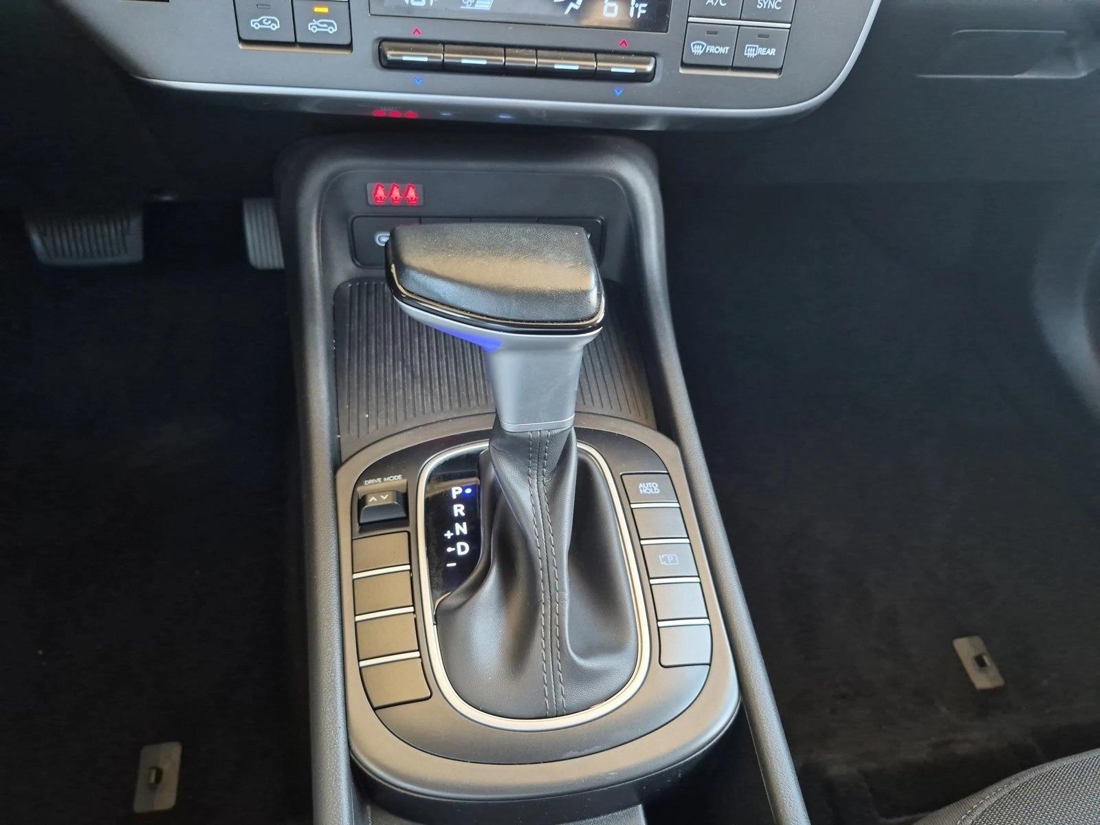 2025 Hyundai Kona SEL - Photo 12