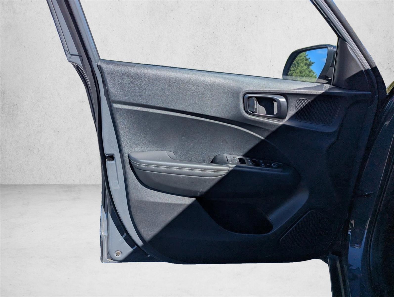 2025 Hyundai Venue Limited - Photo 22