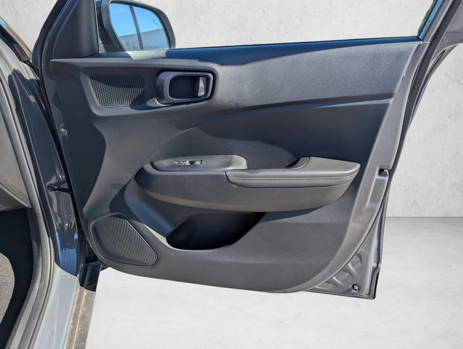 2025 Hyundai Venue Limited - Photo 26