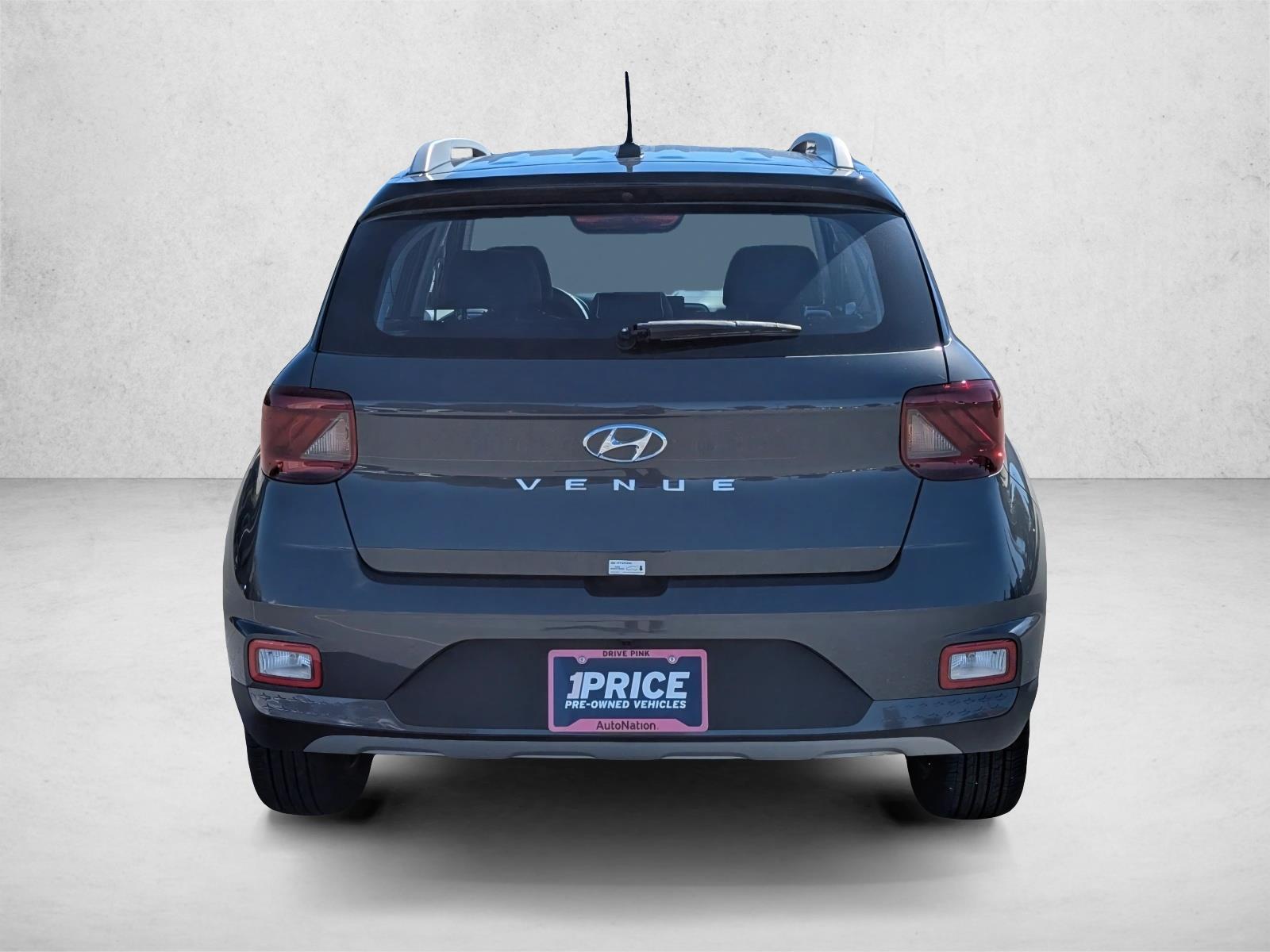2025 Hyundai Venue Limited - Photo 6