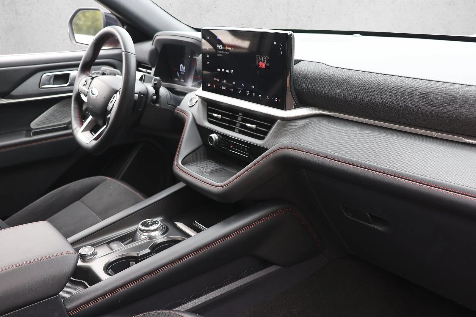 2025 Ford Explorer ST - Photo 28