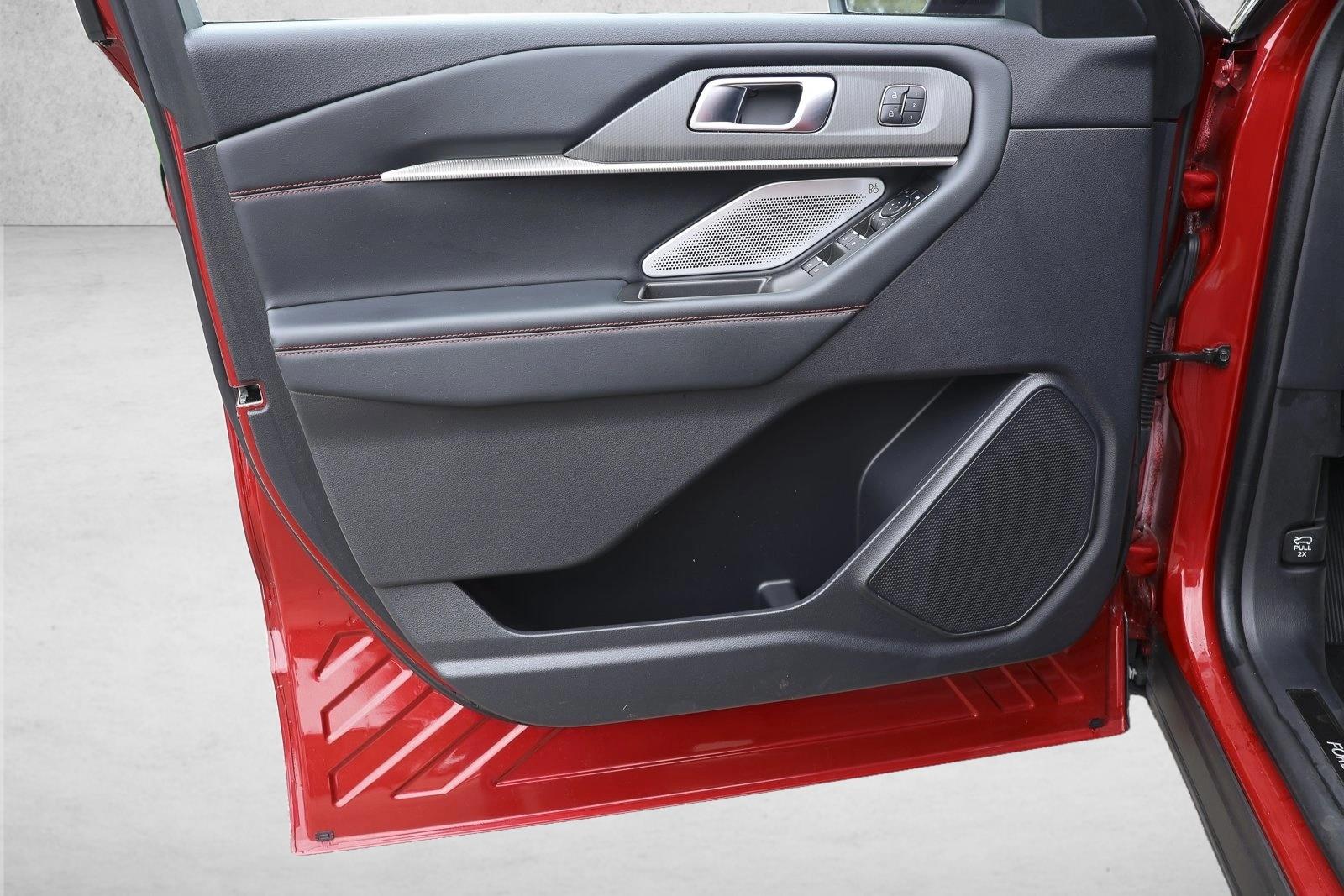 2025 Ford Explorer ST - Photo 12