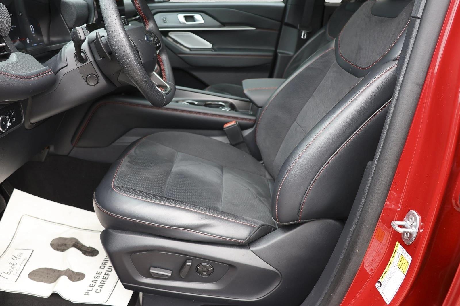 2025 Ford Explorer ST - Photo 11