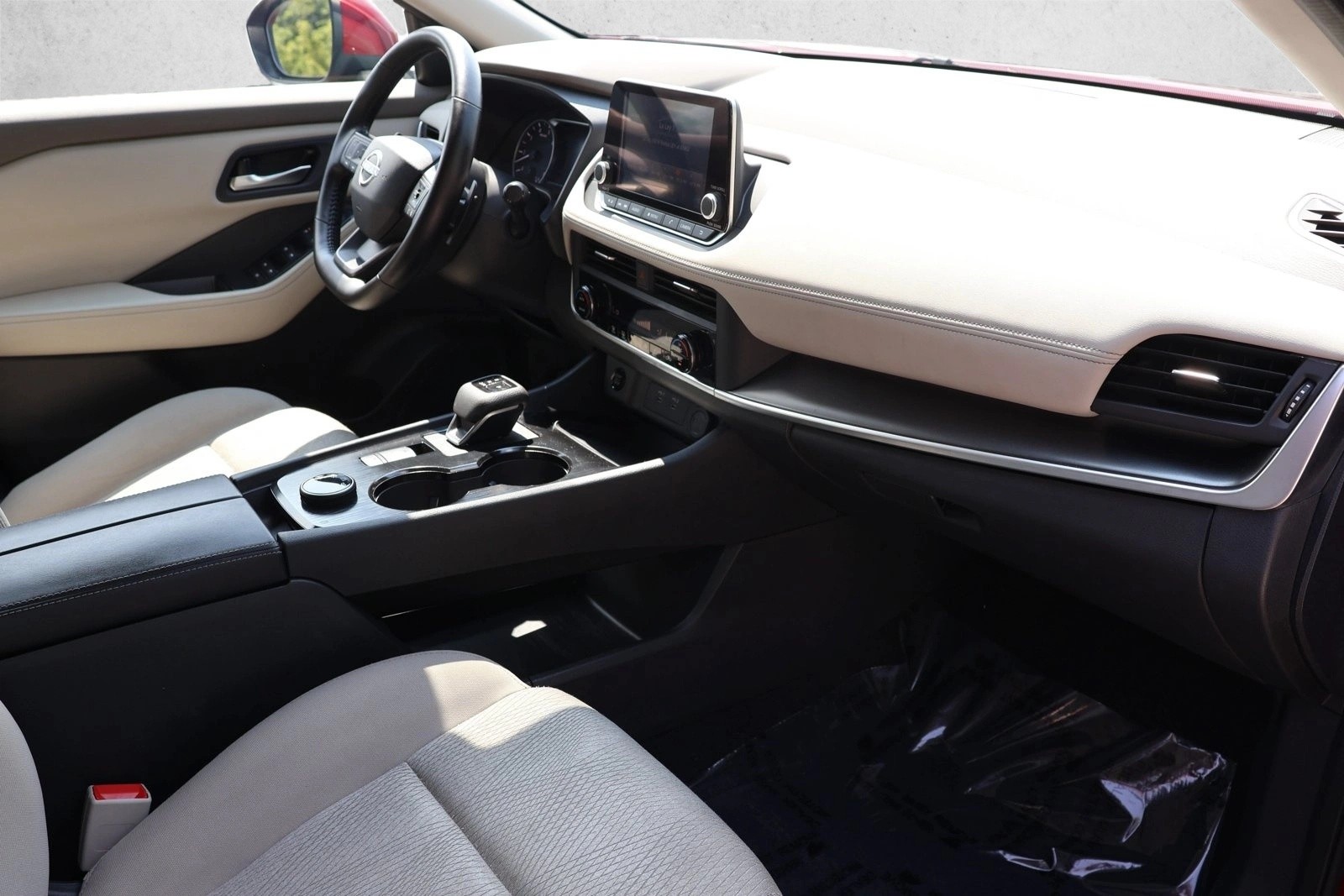 2025 Nissan Rogue SV - Photo 27