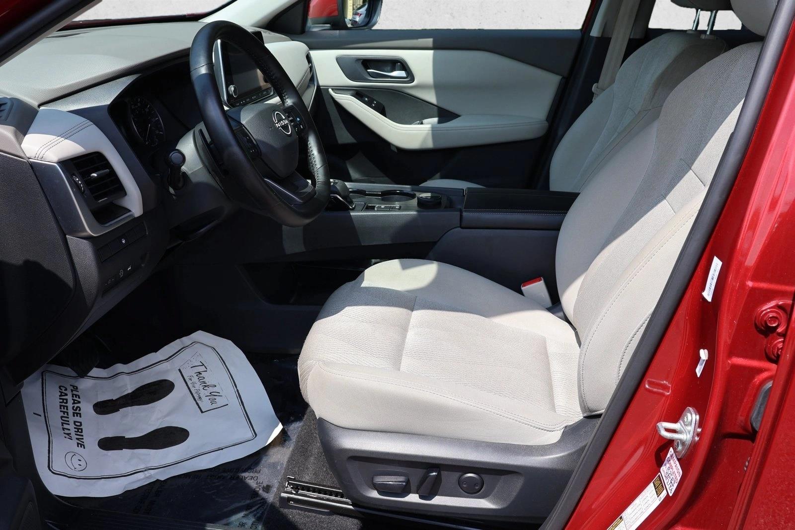 2025 Nissan Rogue SV - Photo 11