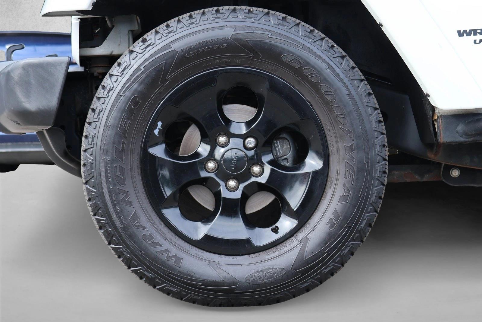 2015 Jeep Wrangler Unlimited Altitude - Photo 9