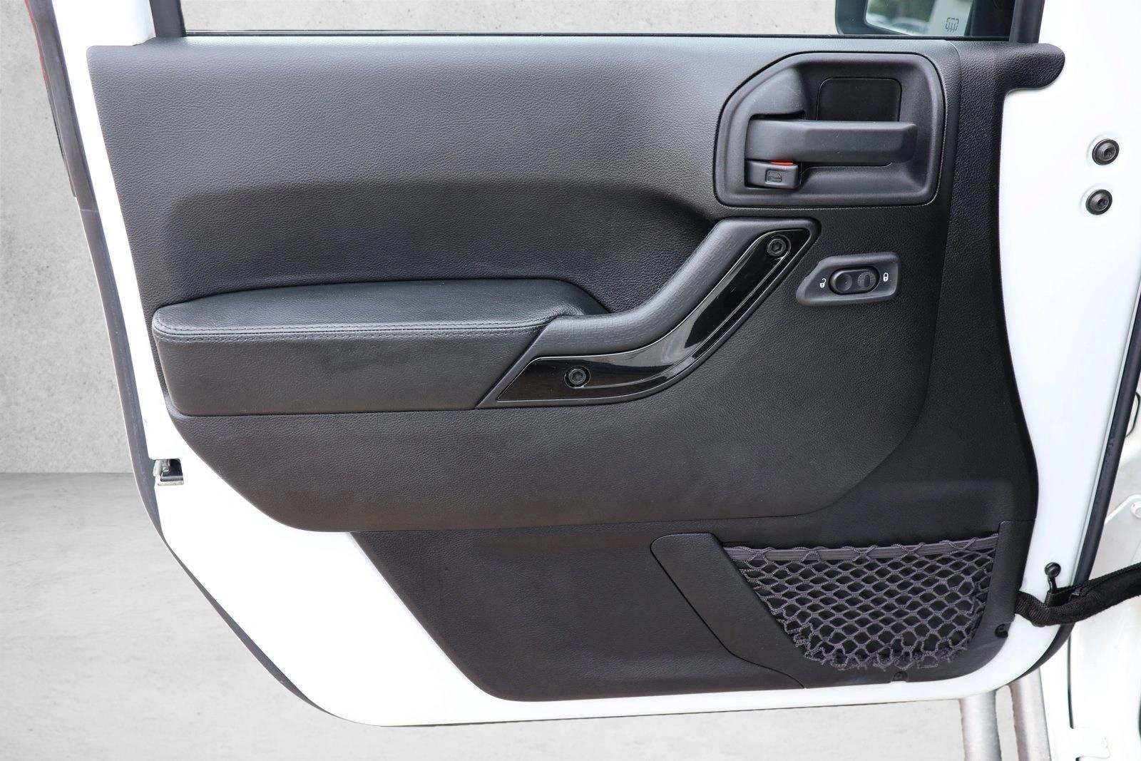 2015 Jeep Wrangler Unlimited Altitude - Photo 12