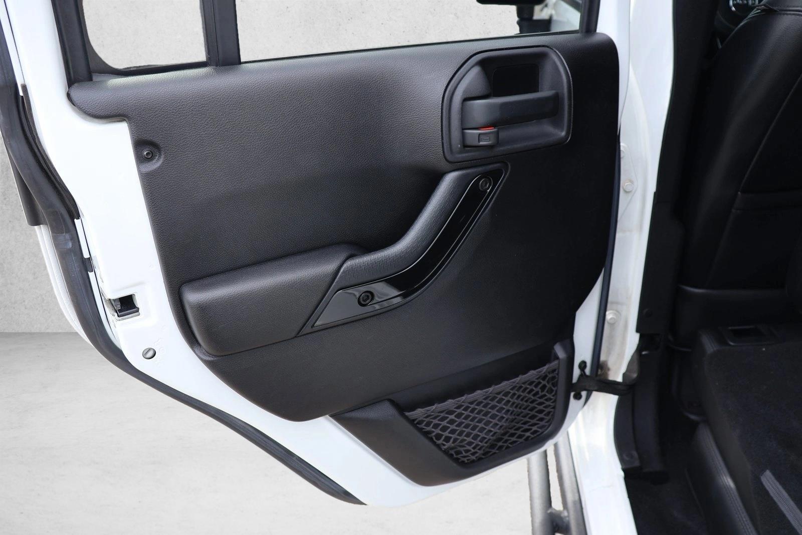 2015 Jeep Wrangler Unlimited Altitude - Photo 19