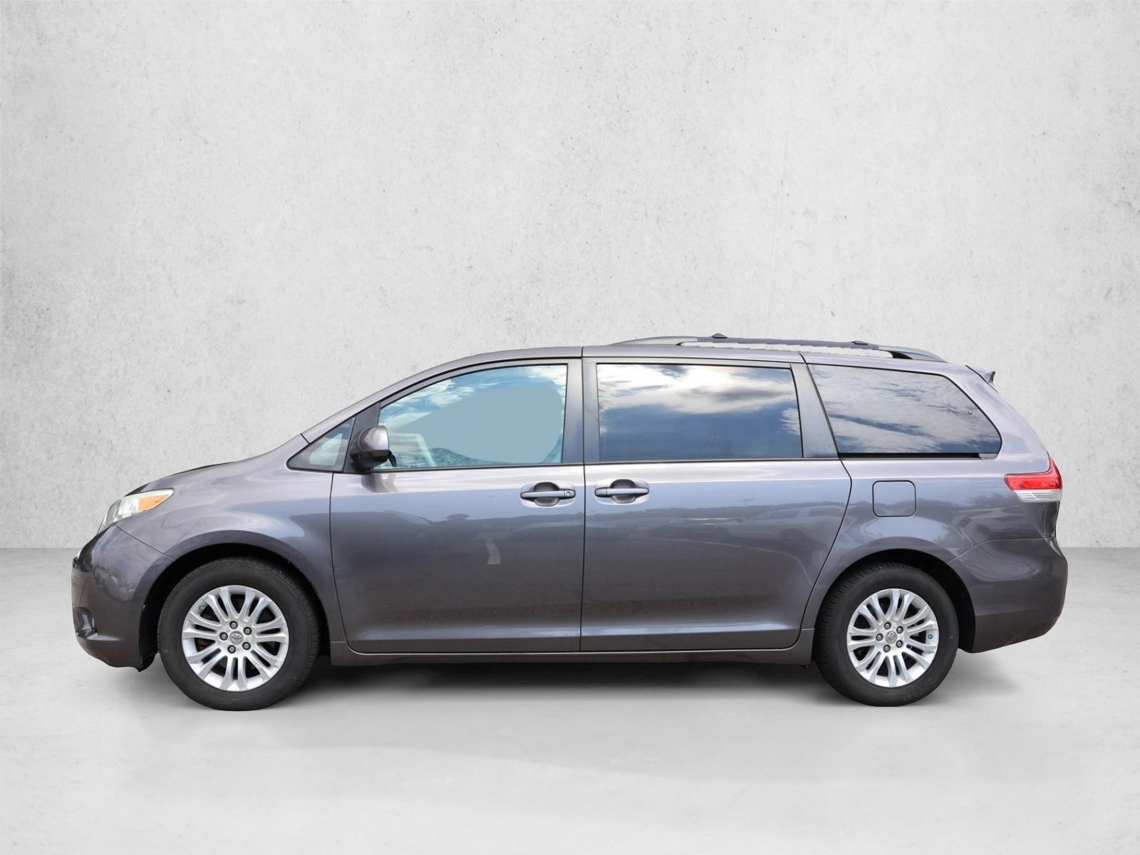 2012 Toyota Sienna XLE - Photo 8