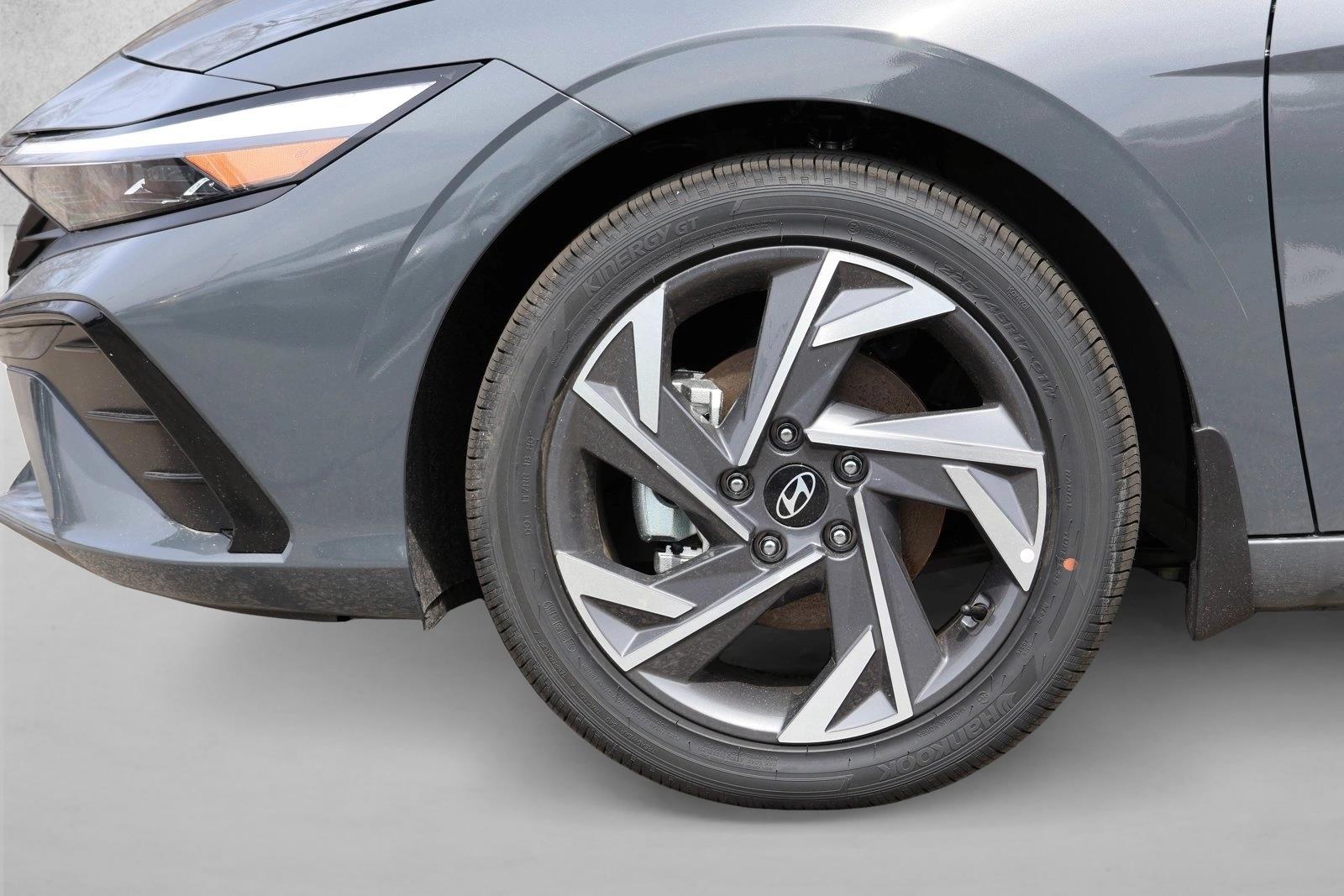 2026 Hyundai Elantra Limited - Photo 9