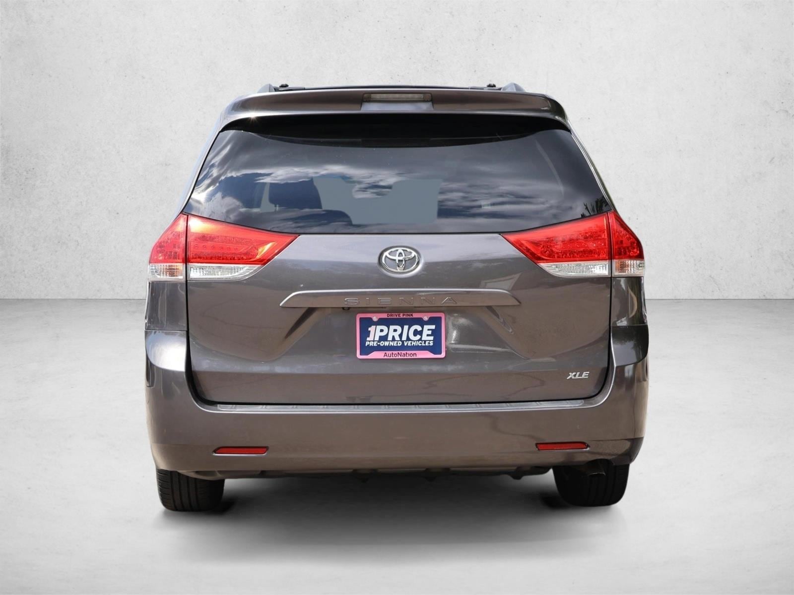 2012 Toyota Sienna XLE - Photo 6