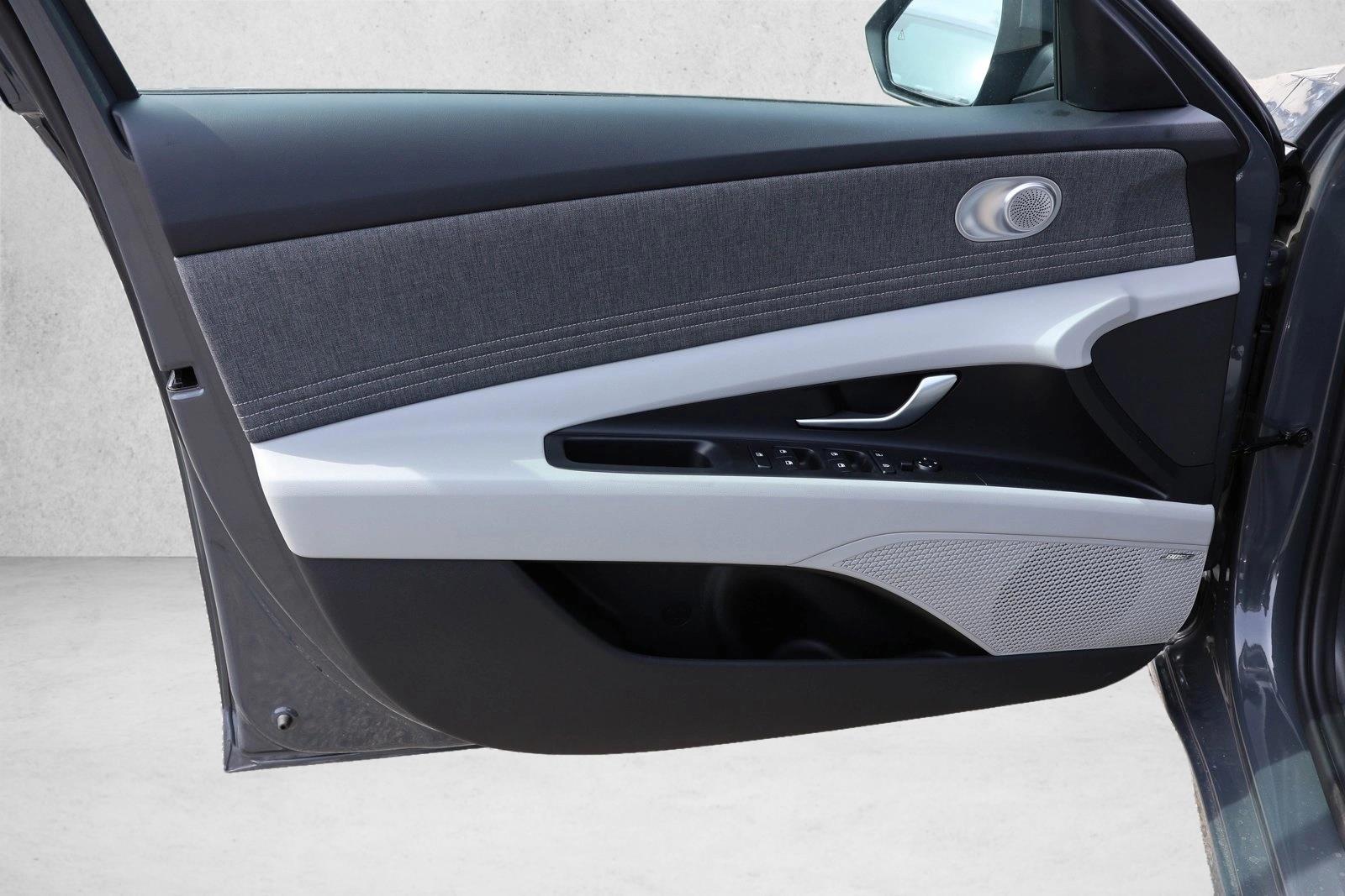 2026 Hyundai Elantra Limited - Photo 12