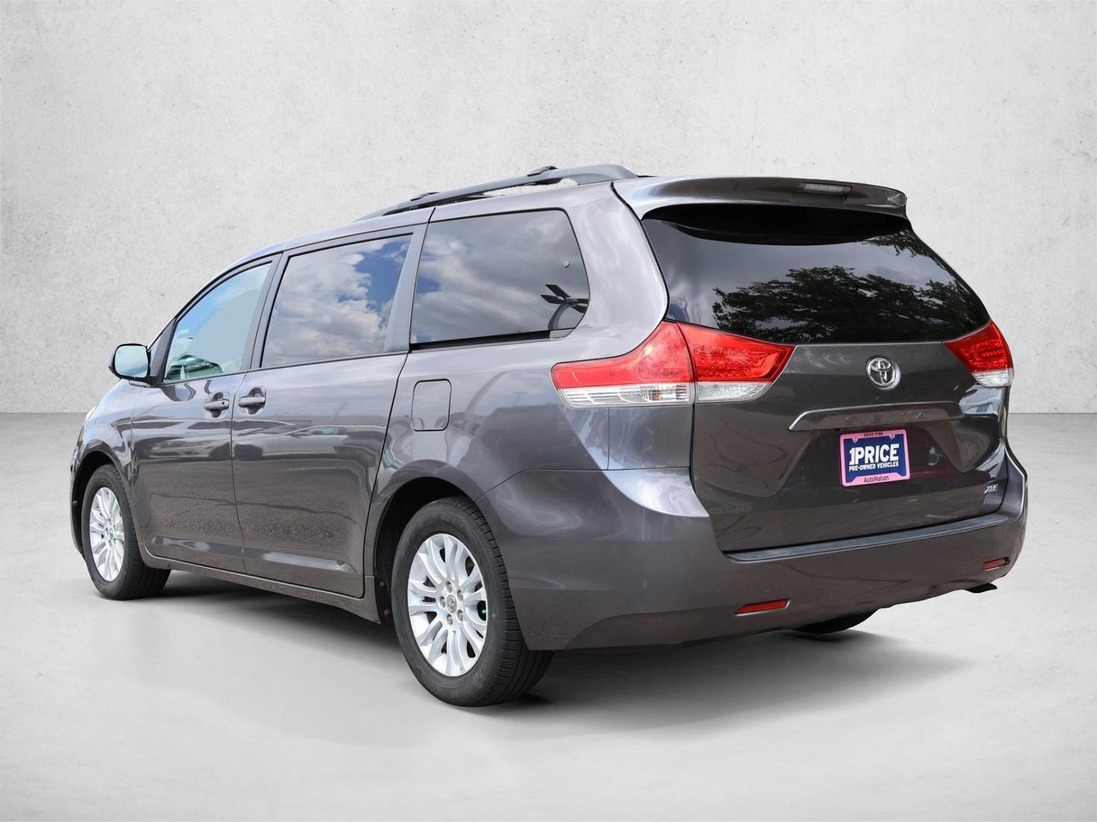 2012 Toyota Sienna XLE - Photo 7