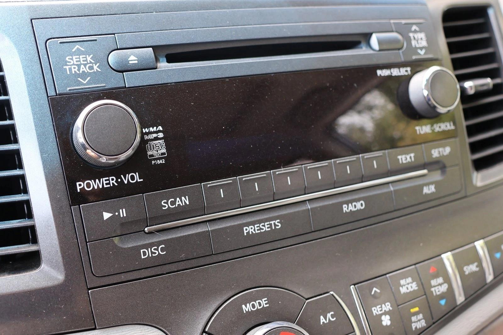 2012 Toyota Sienna XLE - Photo 19