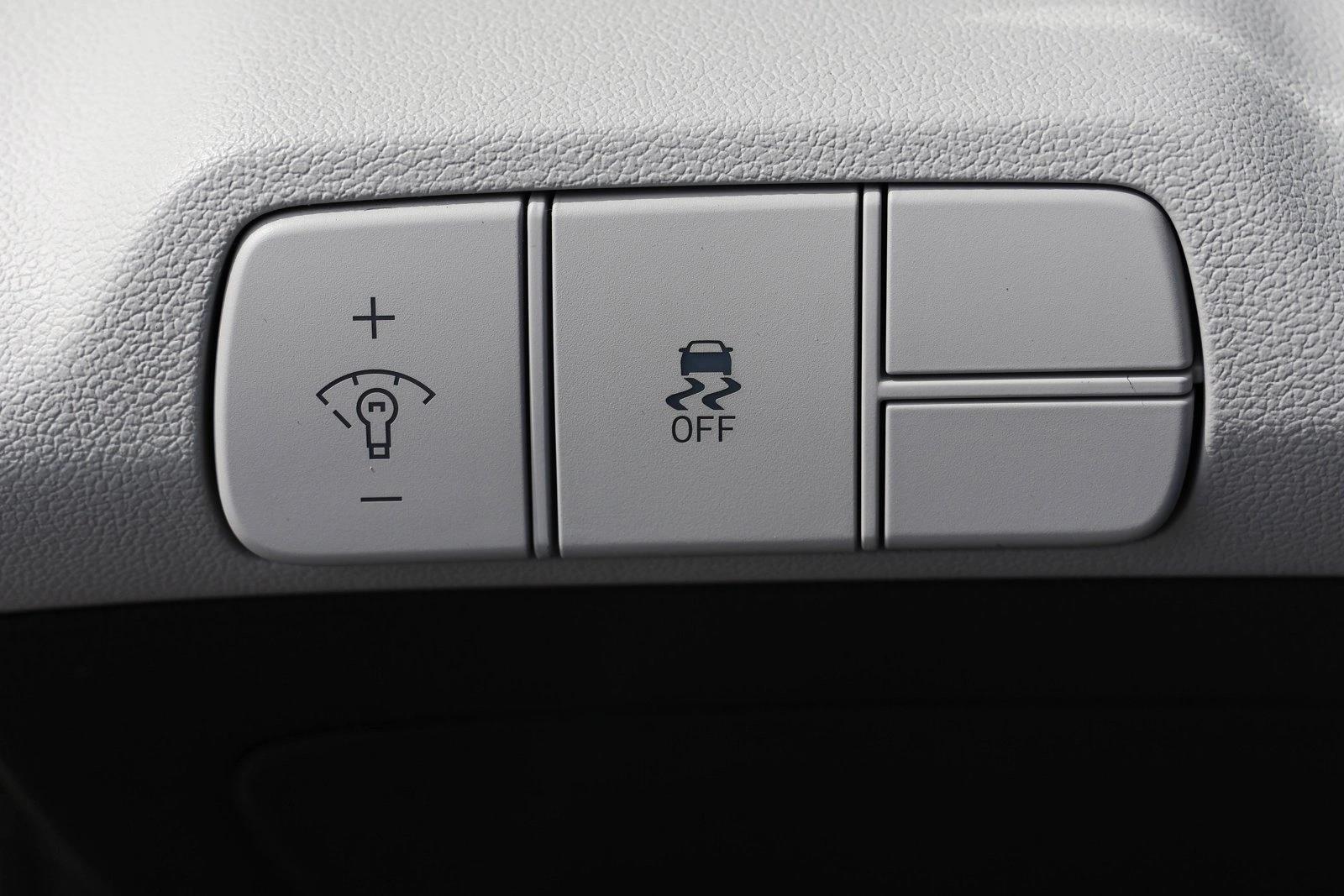 2026 Hyundai Elantra Limited - Photo 13
