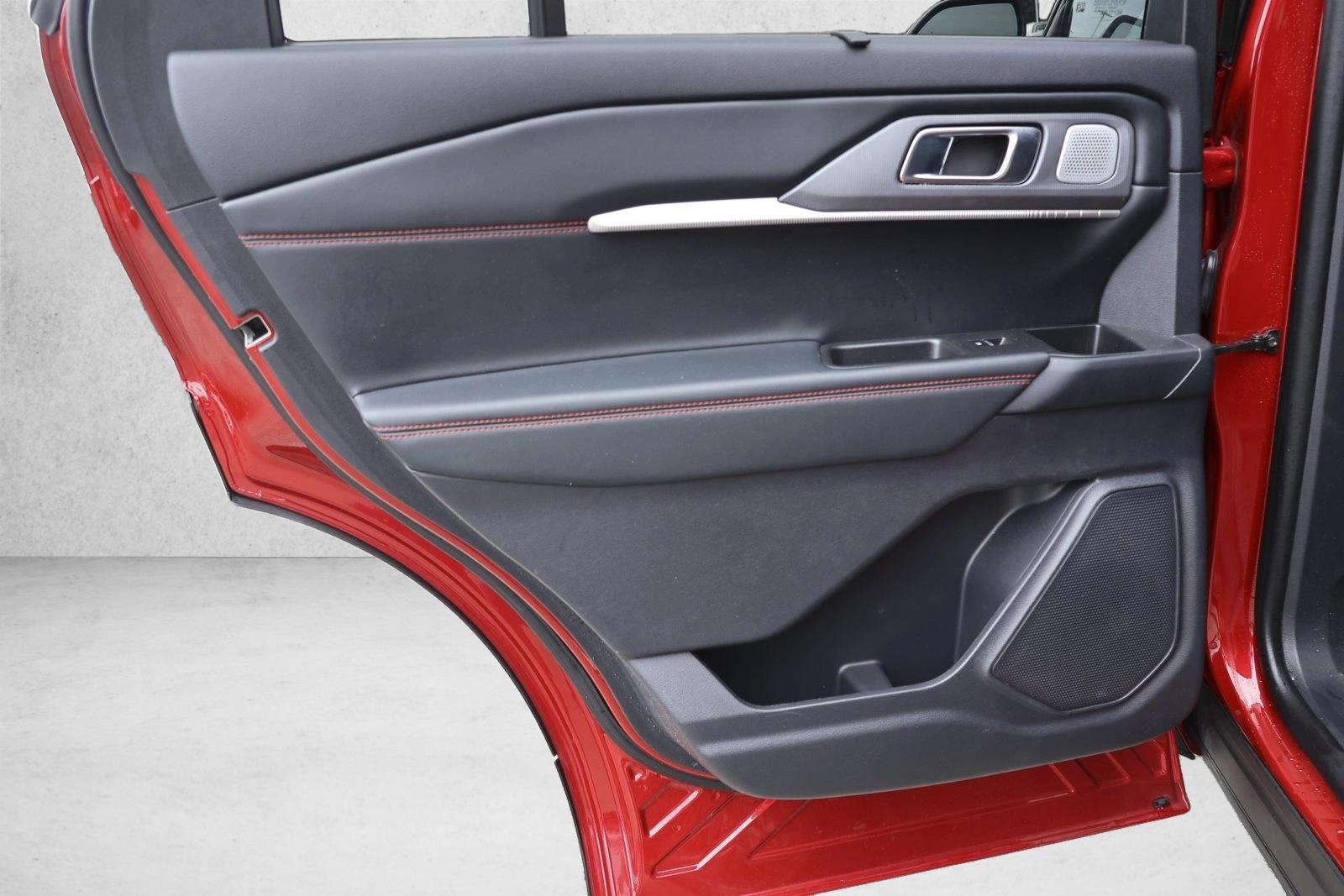 2025 Ford Explorer ST - Photo 22