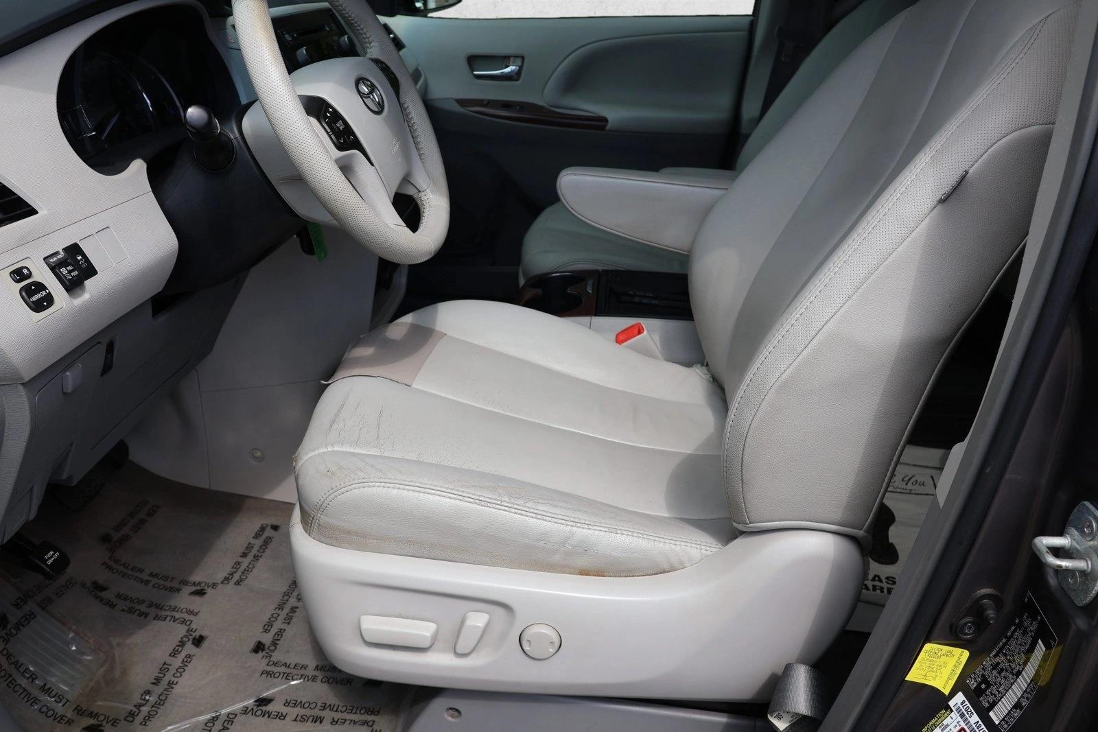 2012 Toyota Sienna XLE - Photo 11