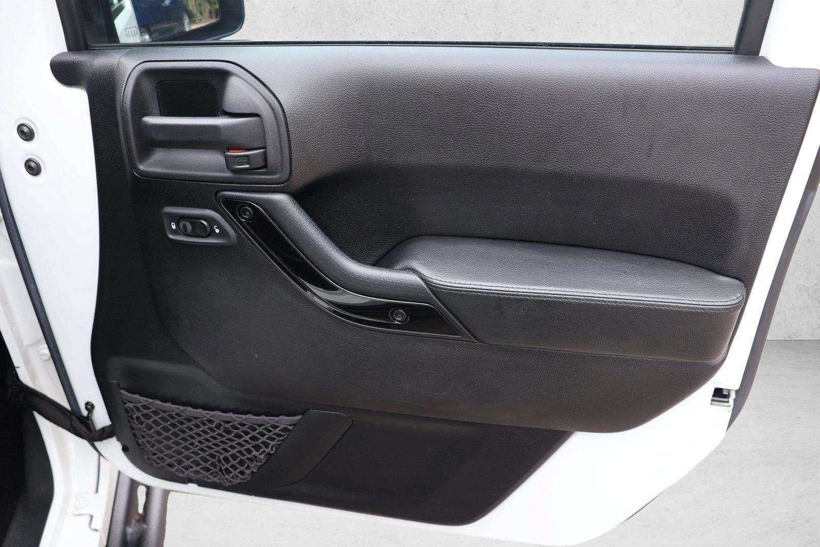 2015 Jeep Wrangler Unlimited Altitude - Photo 25