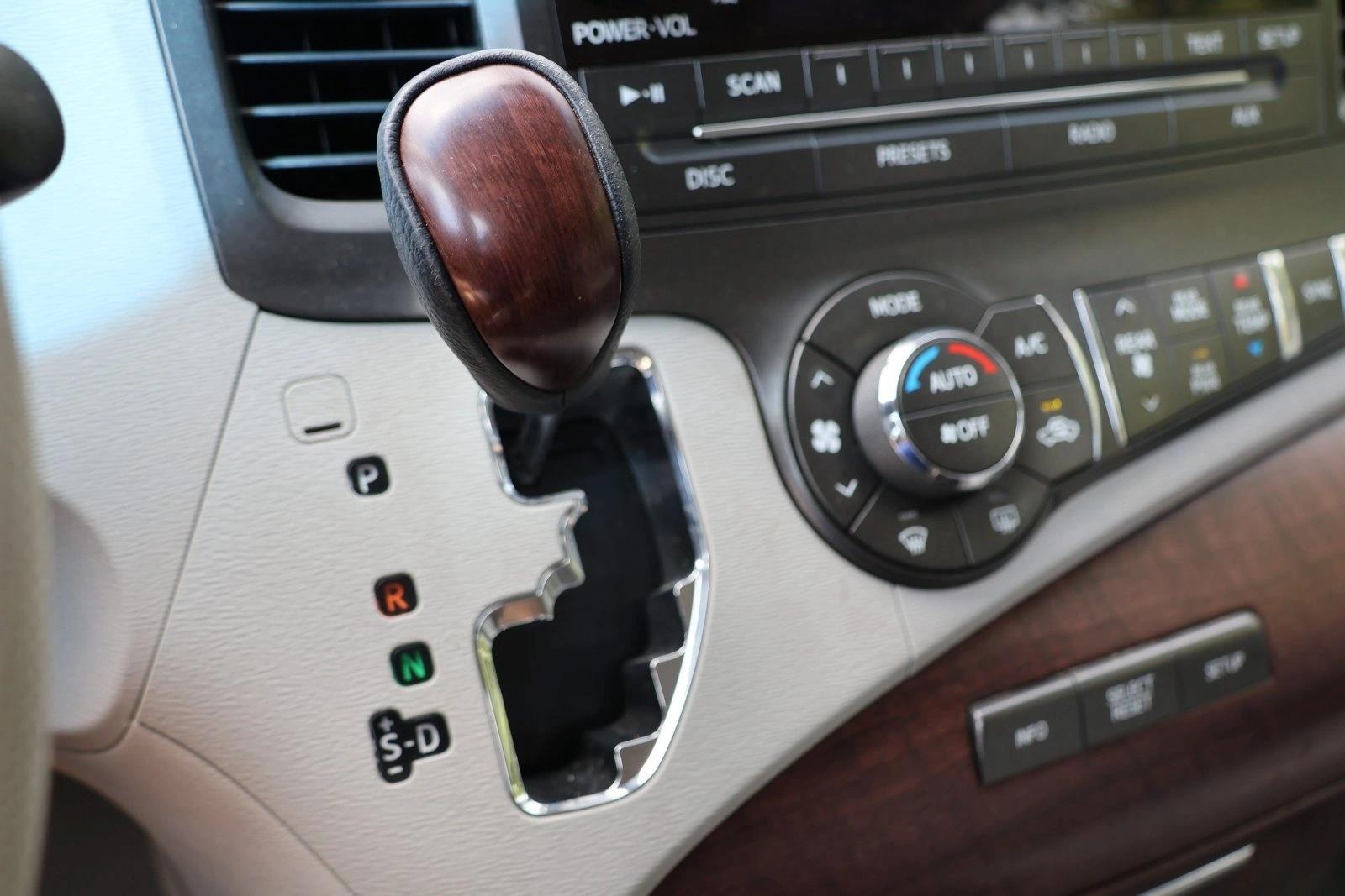 2012 Toyota Sienna XLE - Photo 21