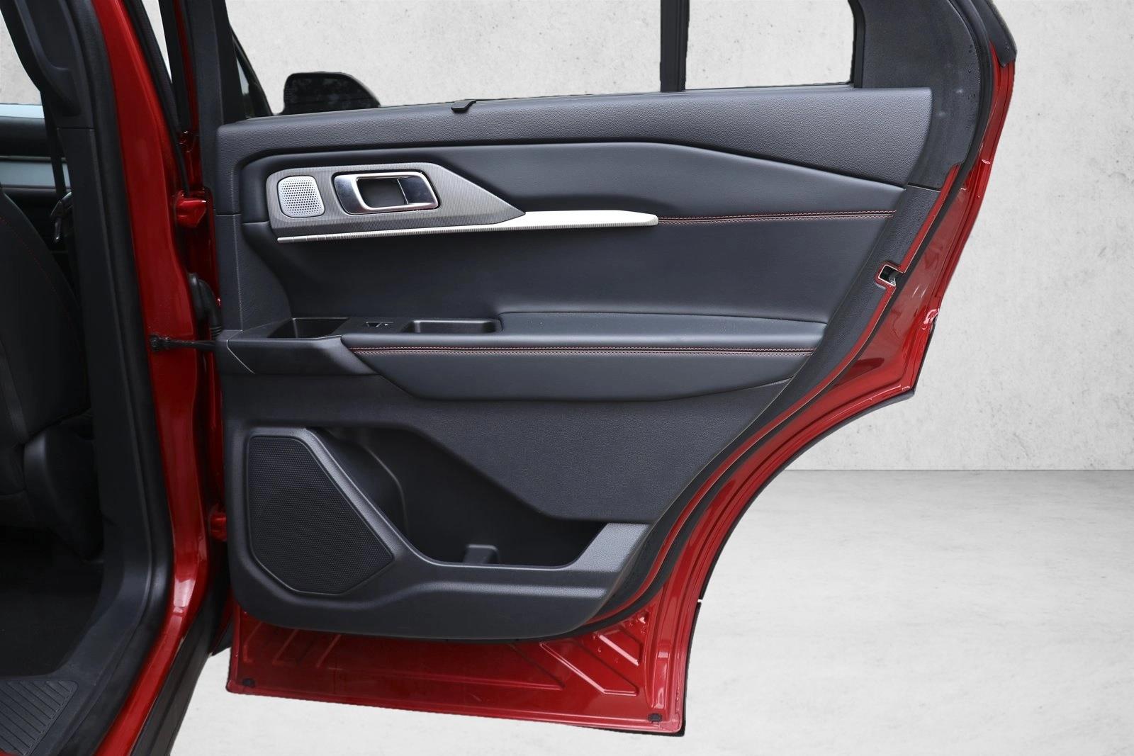 2025 Ford Explorer ST - Photo 27
