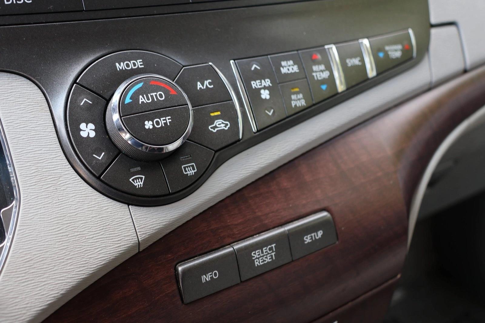 2012 Toyota Sienna XLE - Photo 20