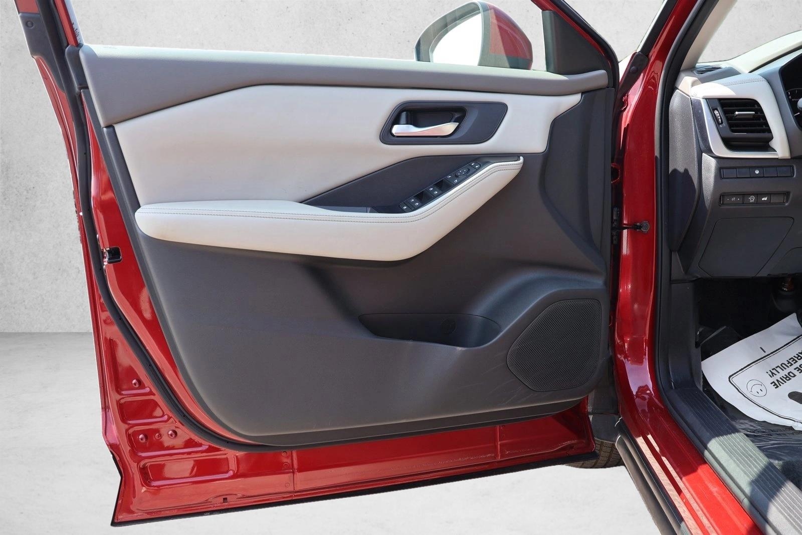 2025 Nissan Rogue SV - Photo 12