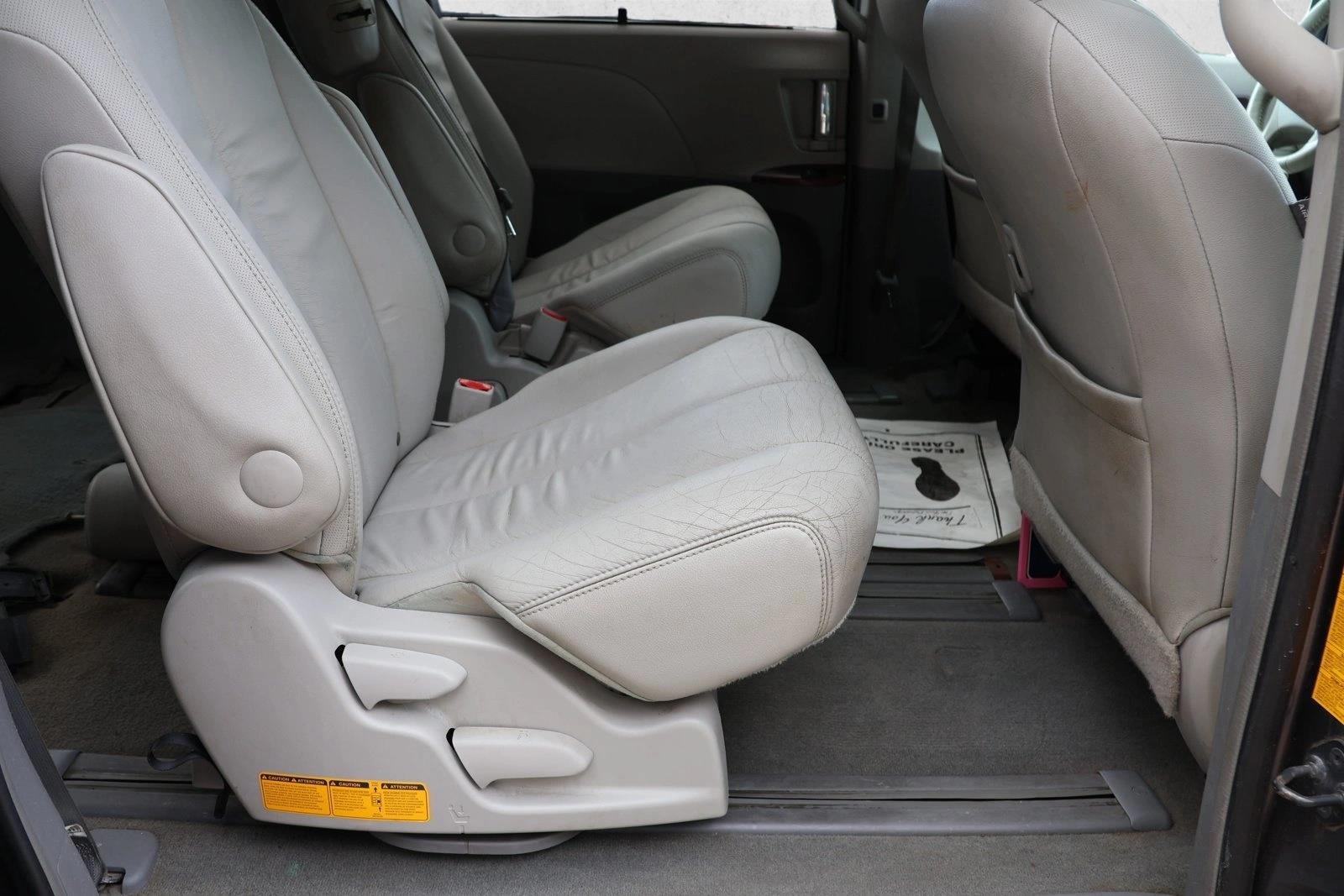 2012 Toyota Sienna XLE - Photo 27