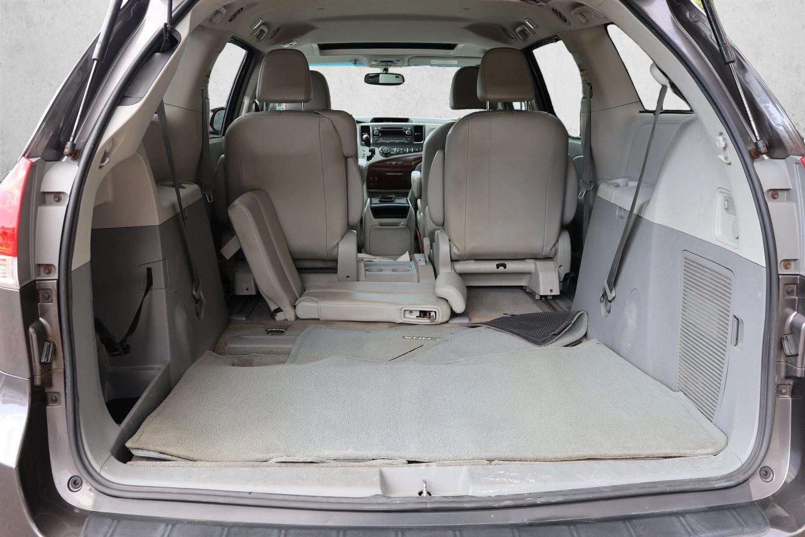 2012 Toyota Sienna XLE - Photo 26