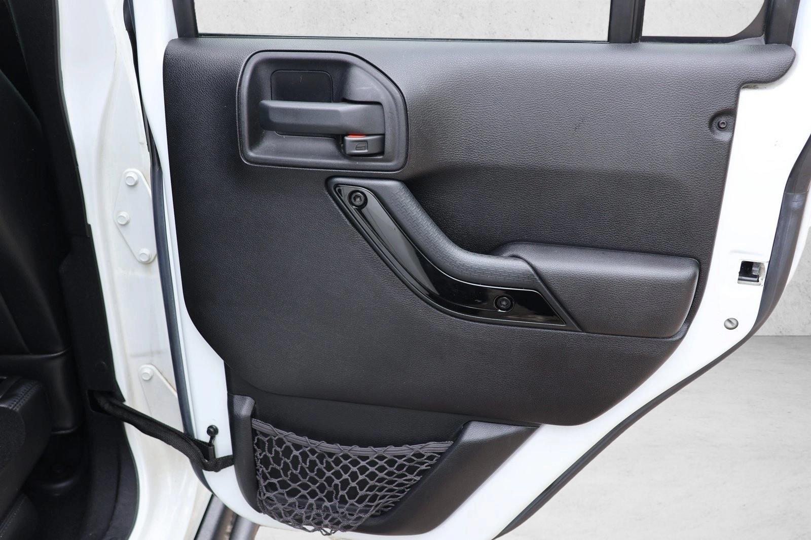 2015 Jeep Wrangler Unlimited Altitude - Photo 22