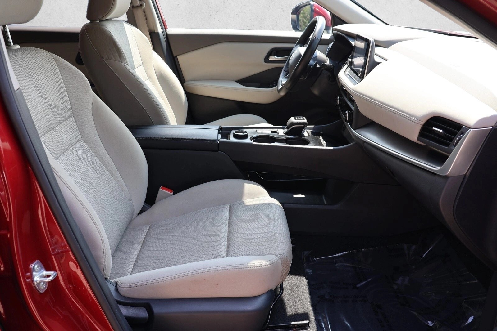 2025 Nissan Rogue SV - Photo 28
