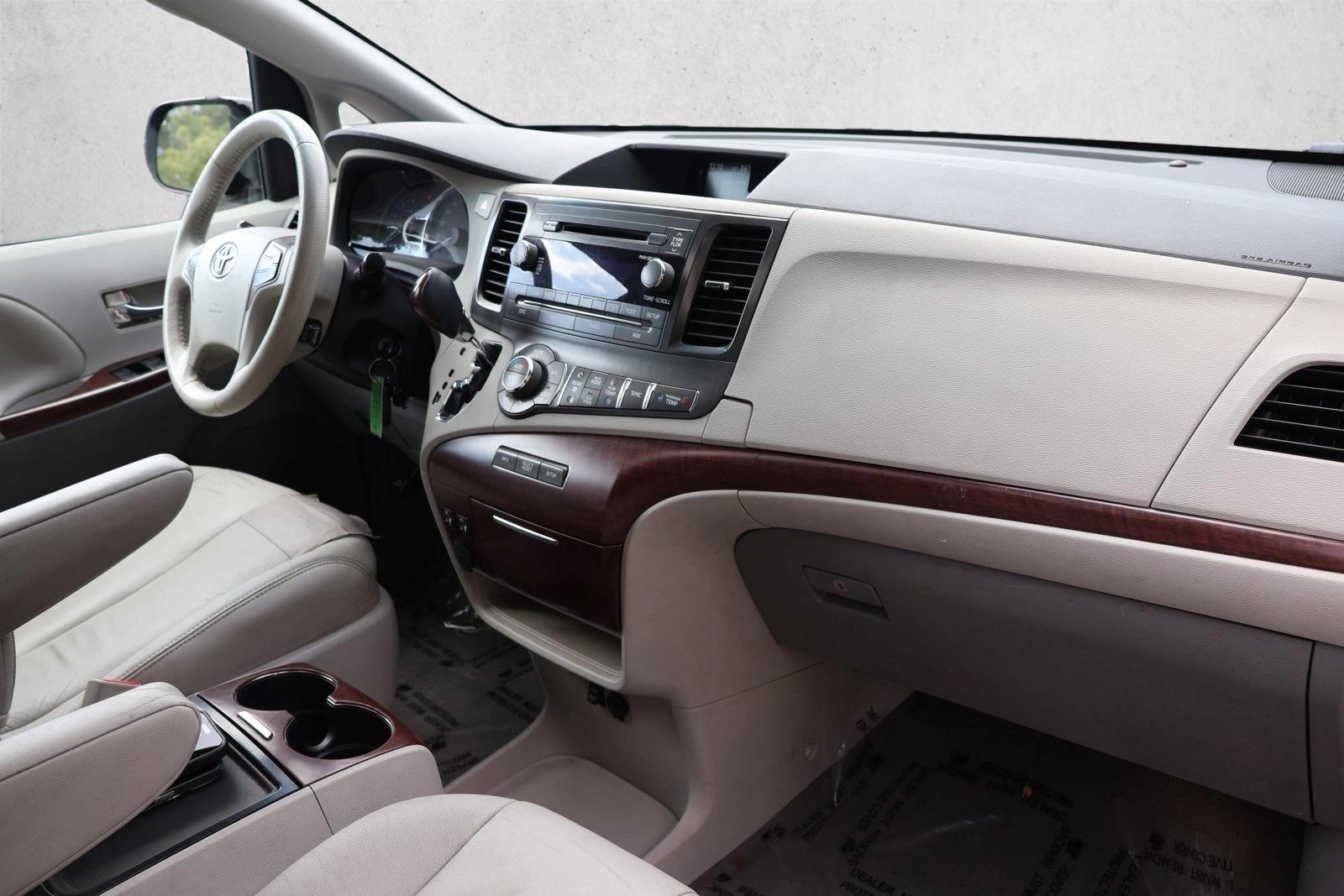 2012 Toyota Sienna XLE - Photo 29