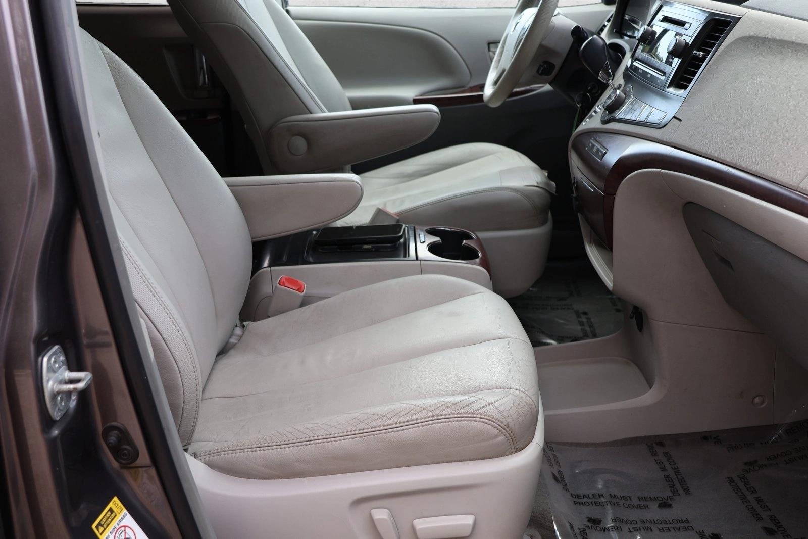 2012 Toyota Sienna XLE - Photo 30