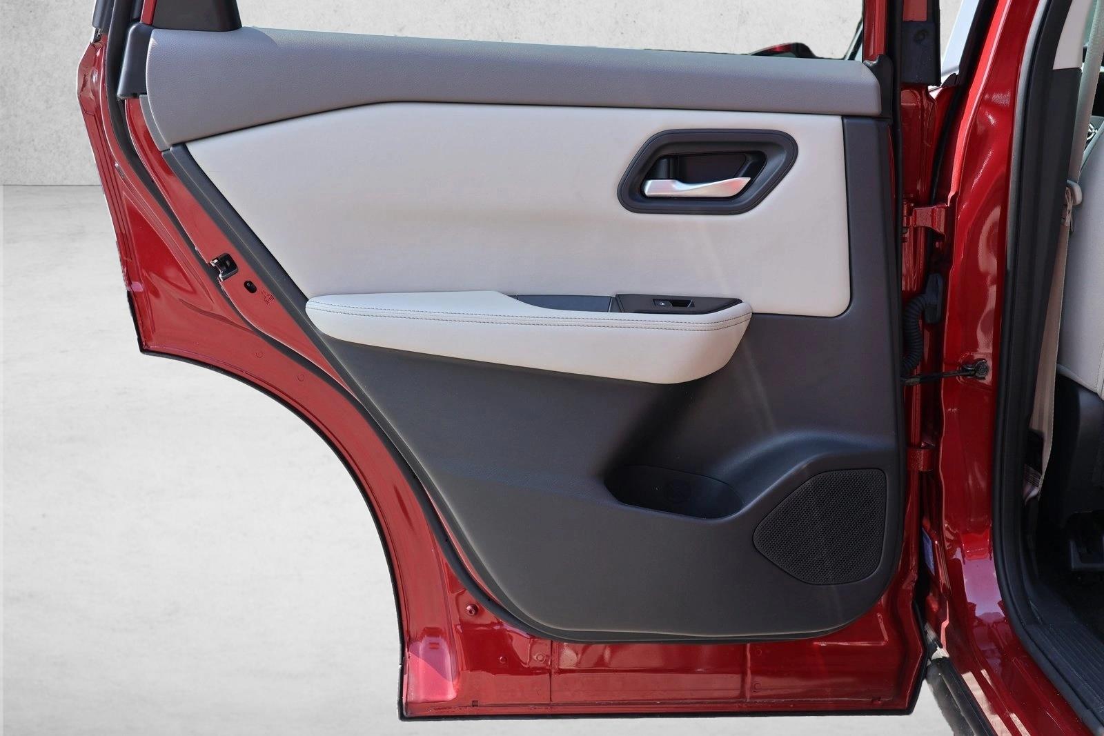 2025 Nissan Rogue SV - Photo 21