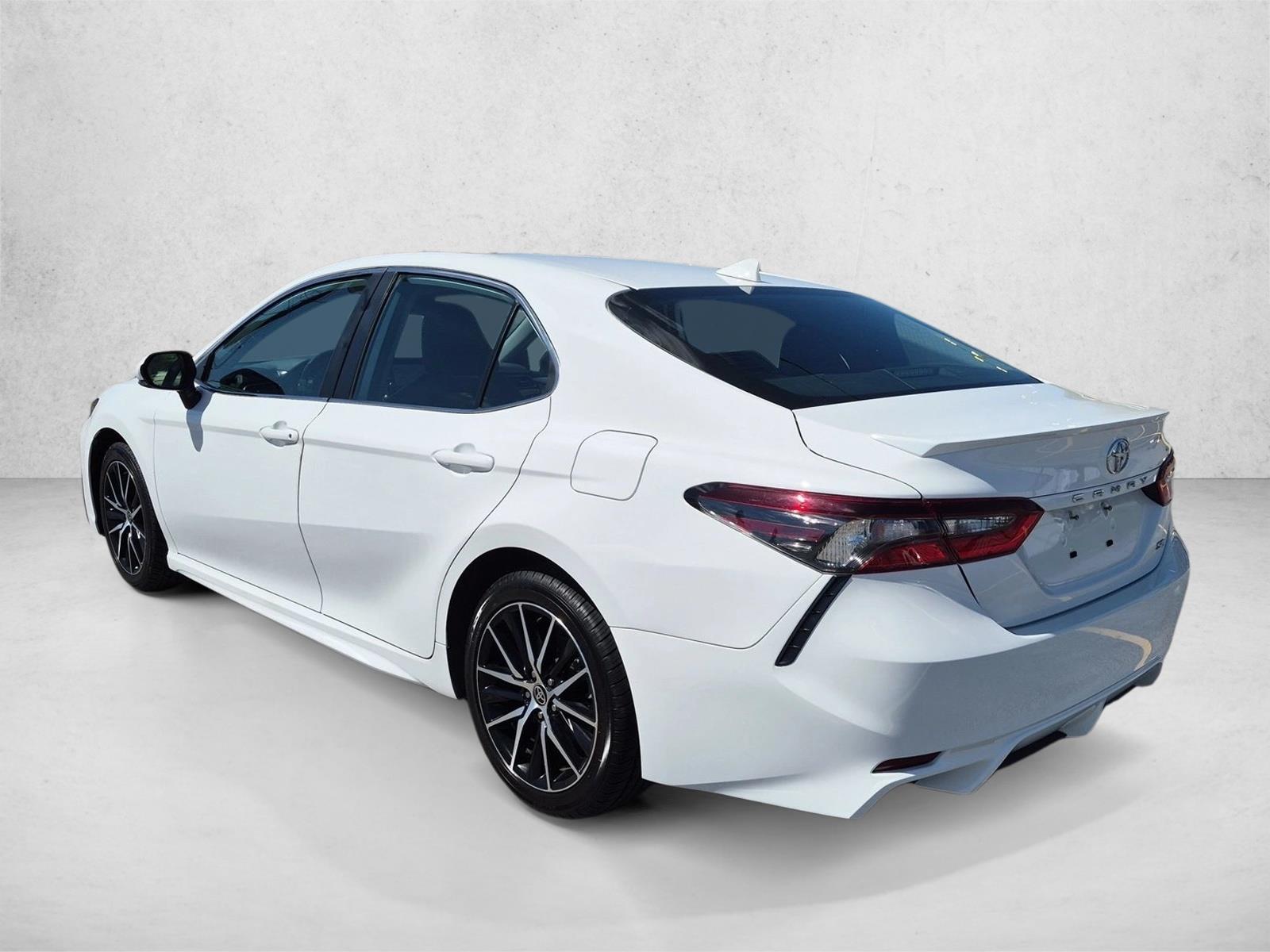 2024 Toyota Camry SE - Photo 8