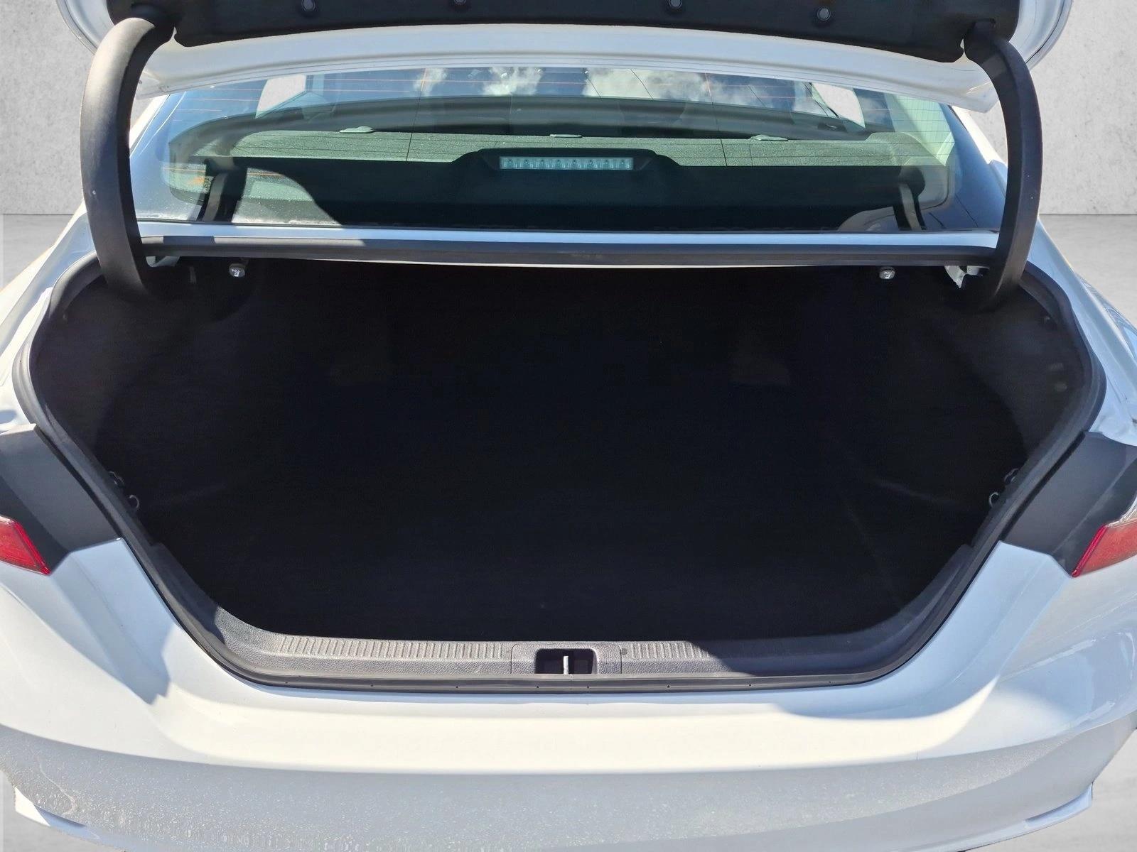 2024 Toyota Camry SE - Photo 6
