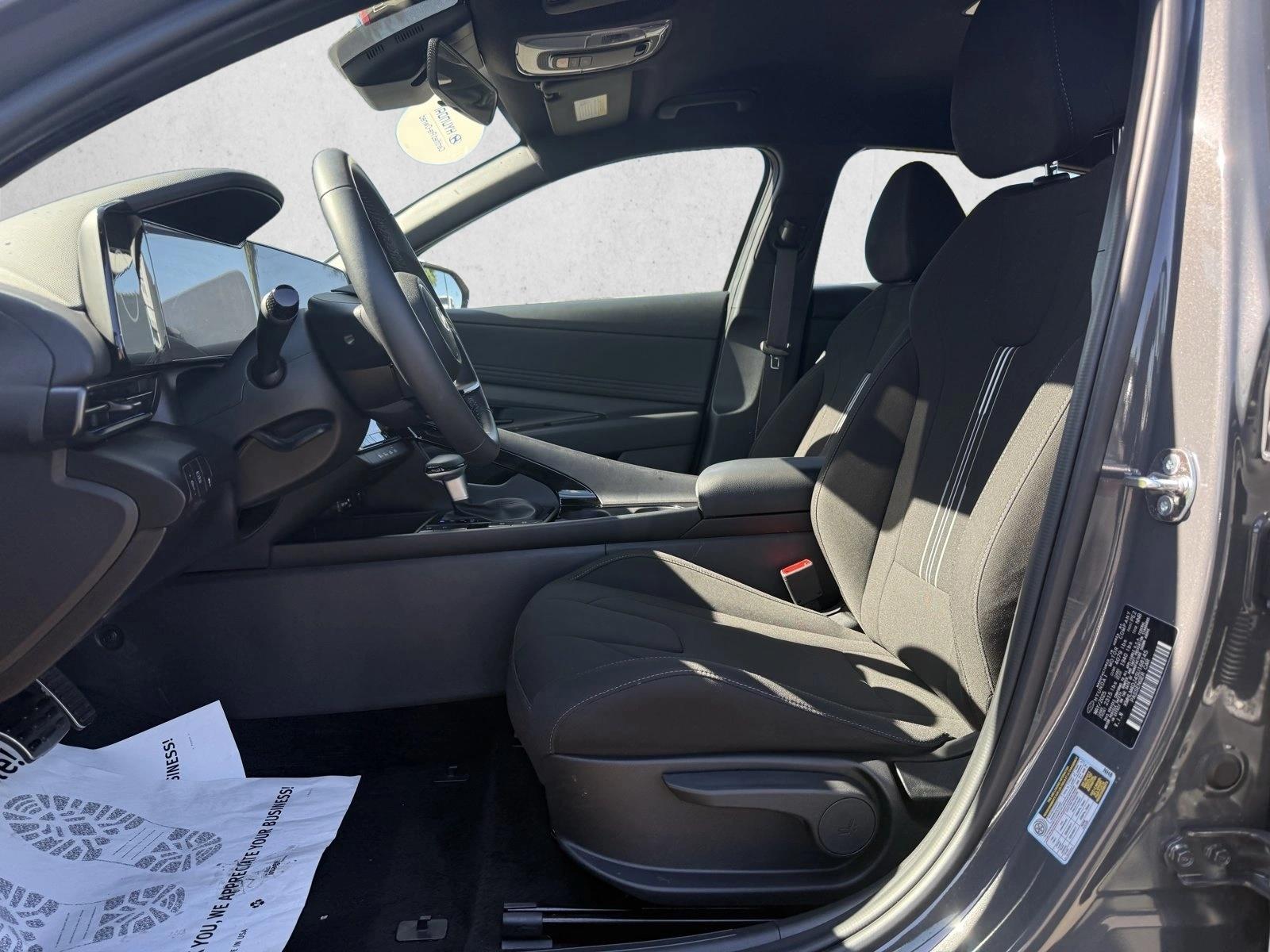 2025 Hyundai Elantra Blue - Photo 10