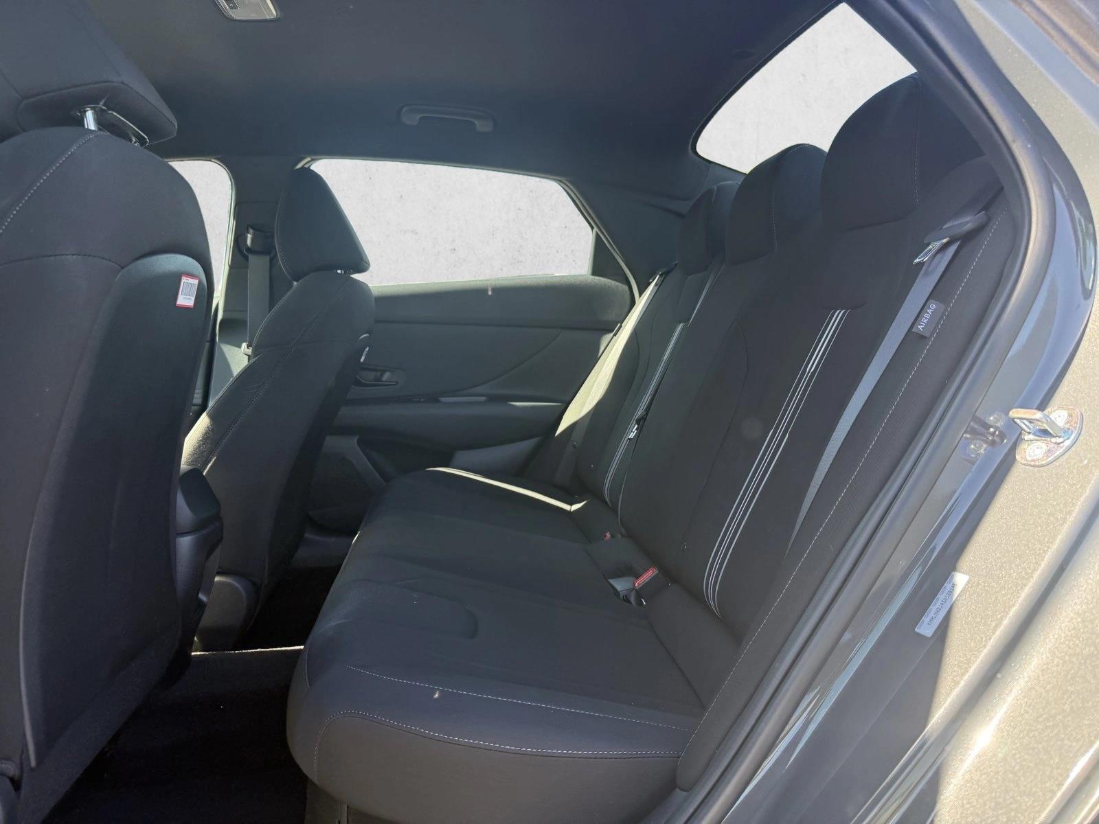 2025 Hyundai Elantra Blue - Photo 16