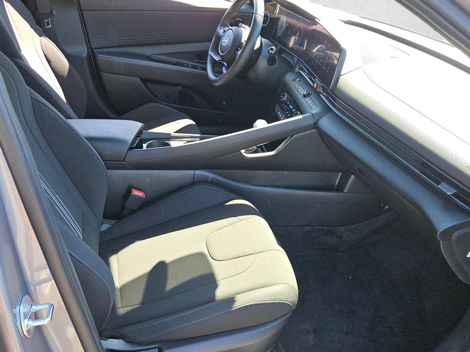 2025 Hyundai Elantra Blue - Photo 20